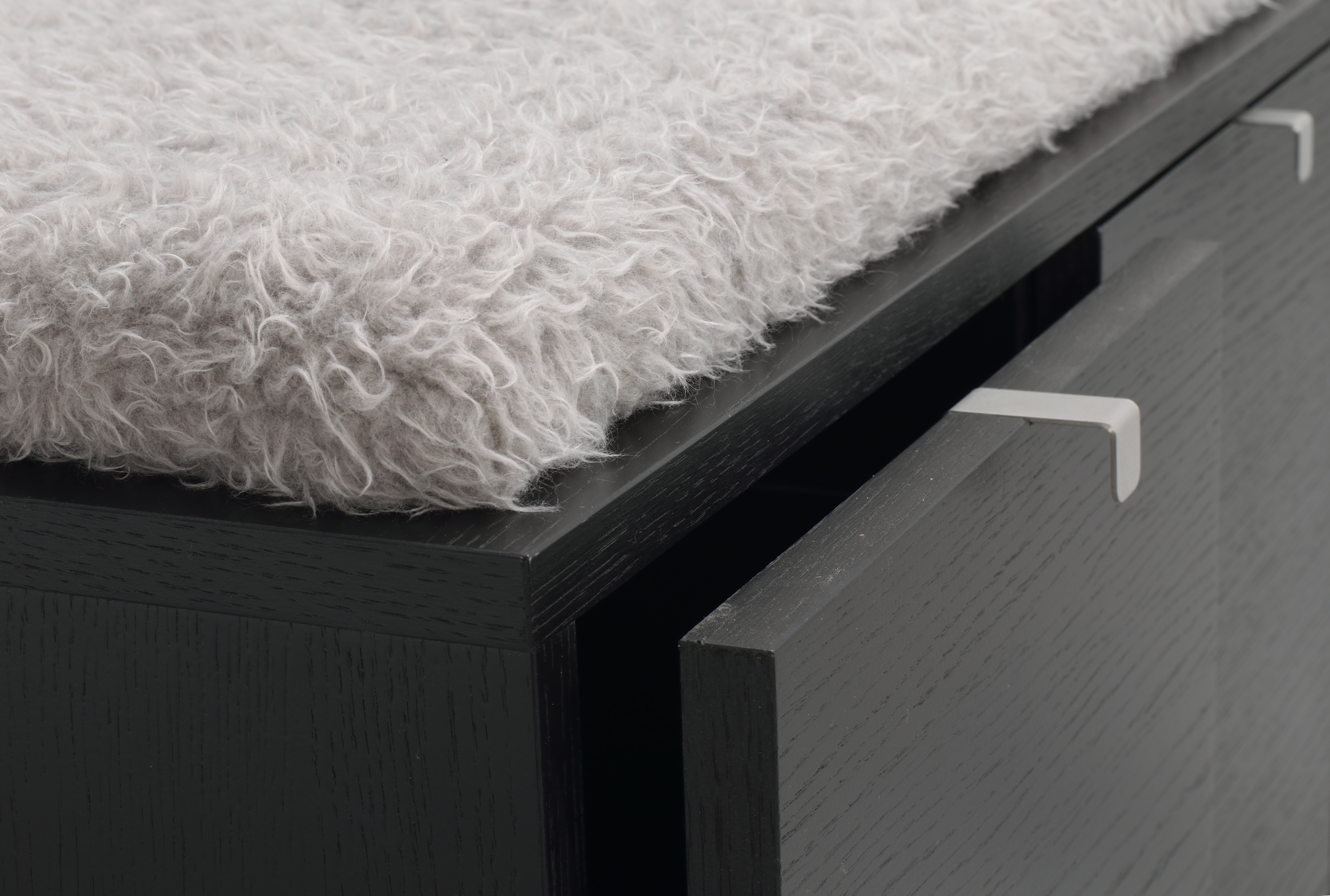 Rowico Home Confetti Bänk 3 Svartlackad/Ljusgrå