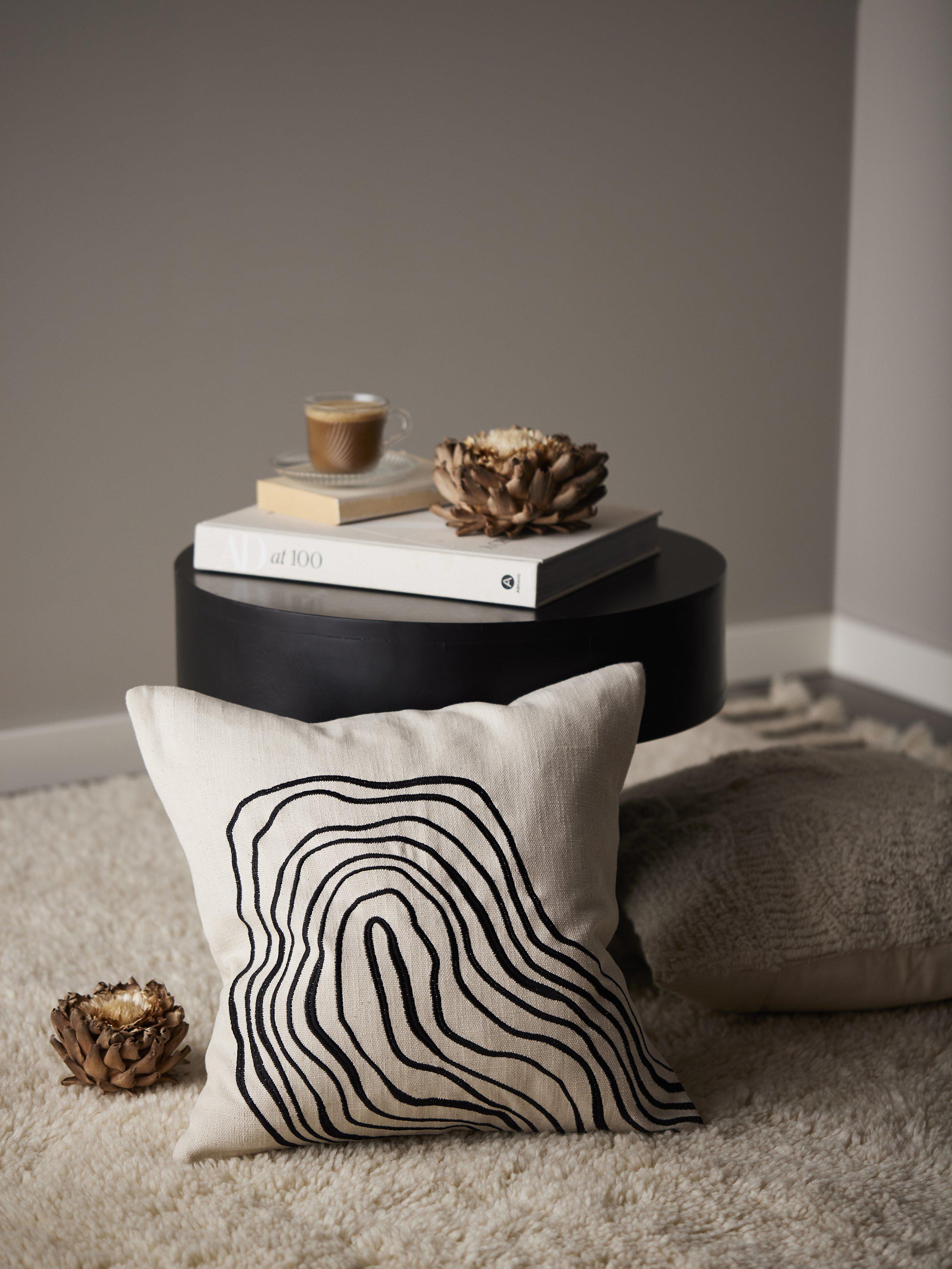 Svanefors Curve Putevar Svart/Hvit 50x50