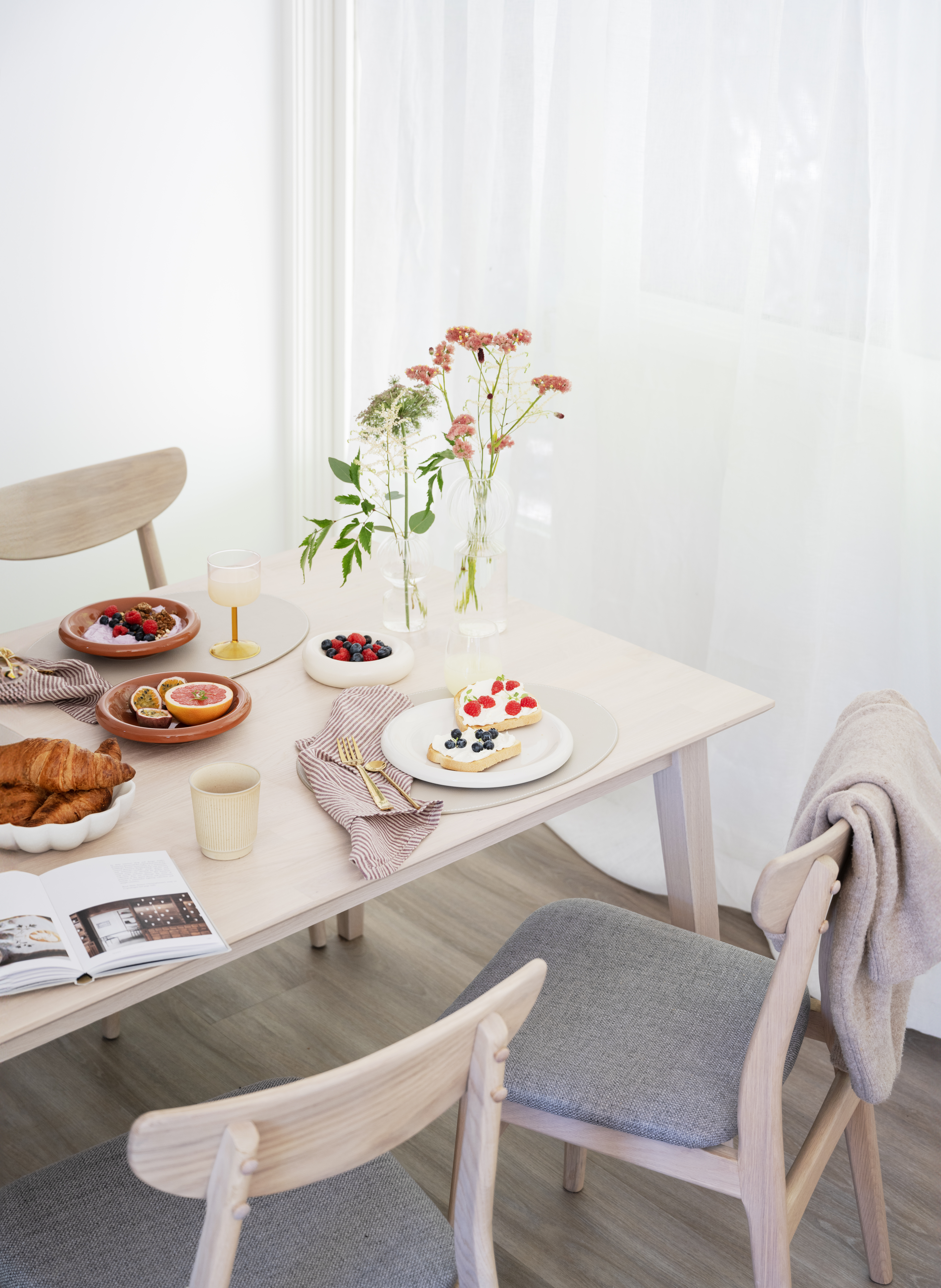 Rowico Home Rodham Matstol Vitpigment Ek/Ljusgrå