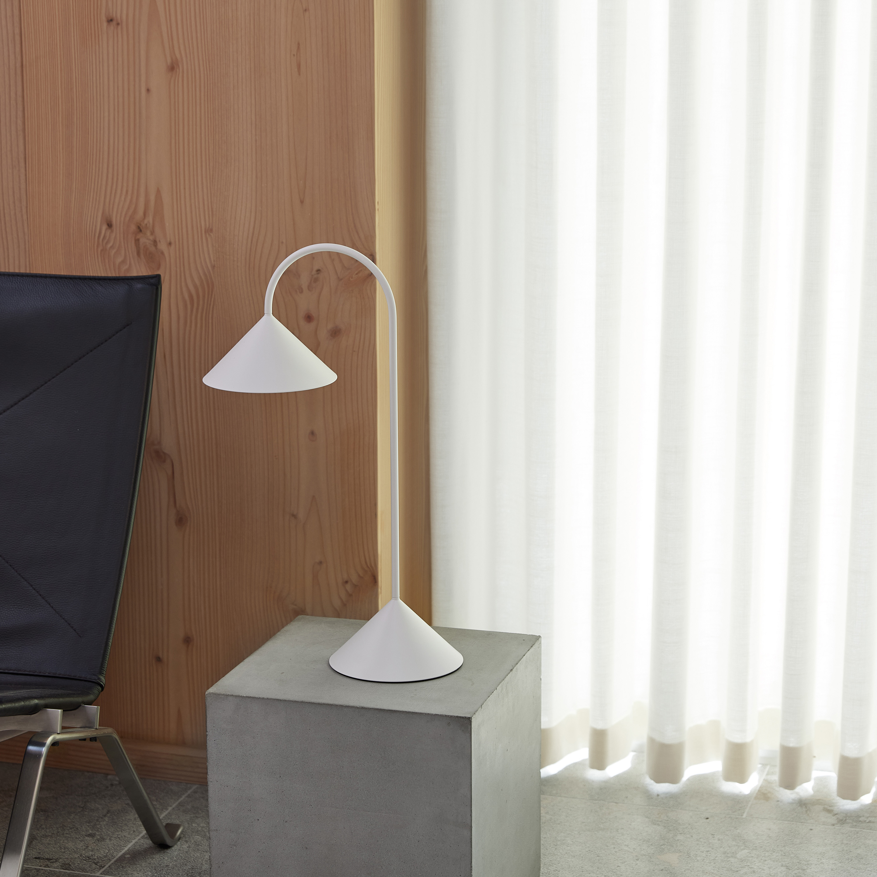 Frandsen Grasp Portabel Bordslampa Matt White 47cm