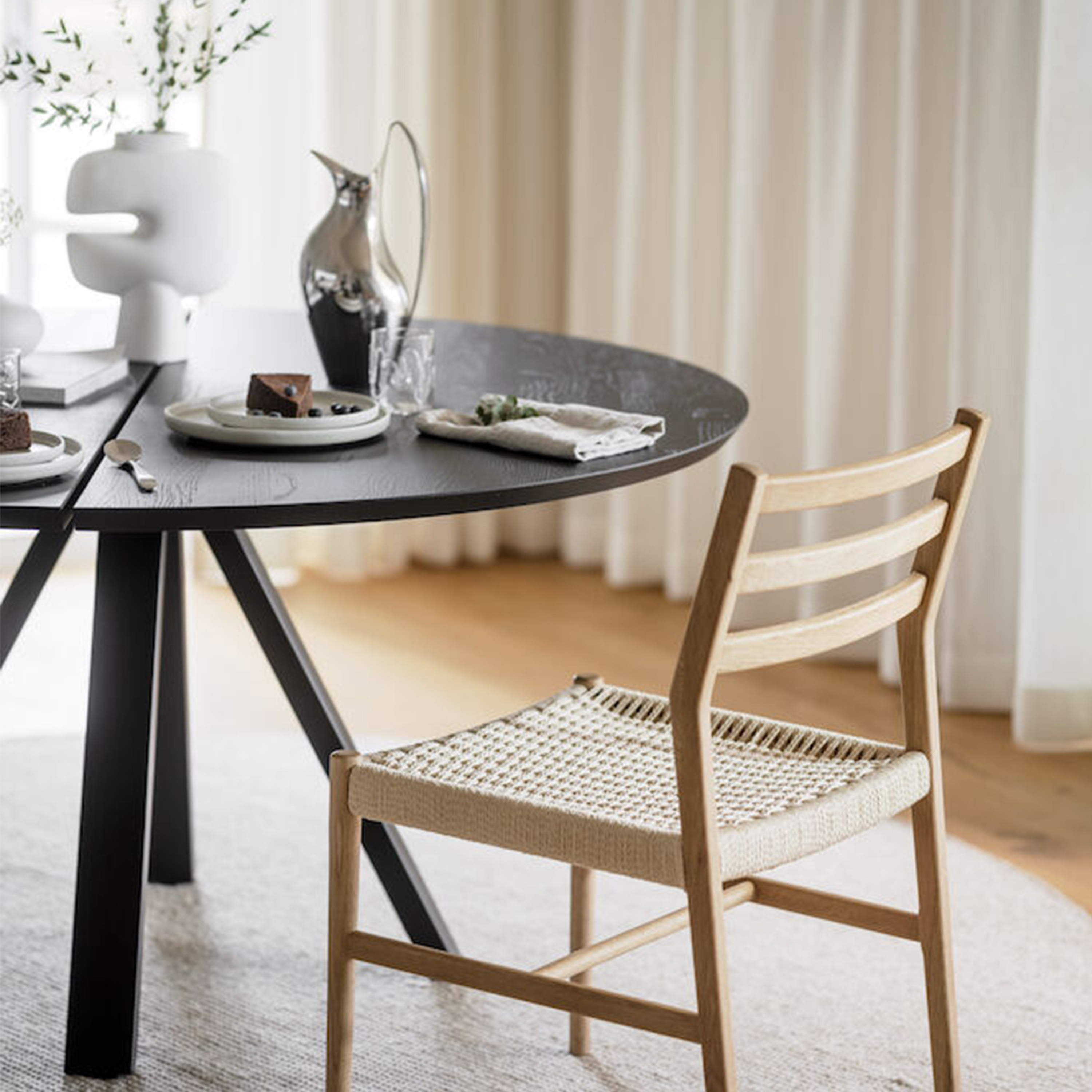 Rowico Home Carradale Esstisch V-Bein Schwarz Ø150