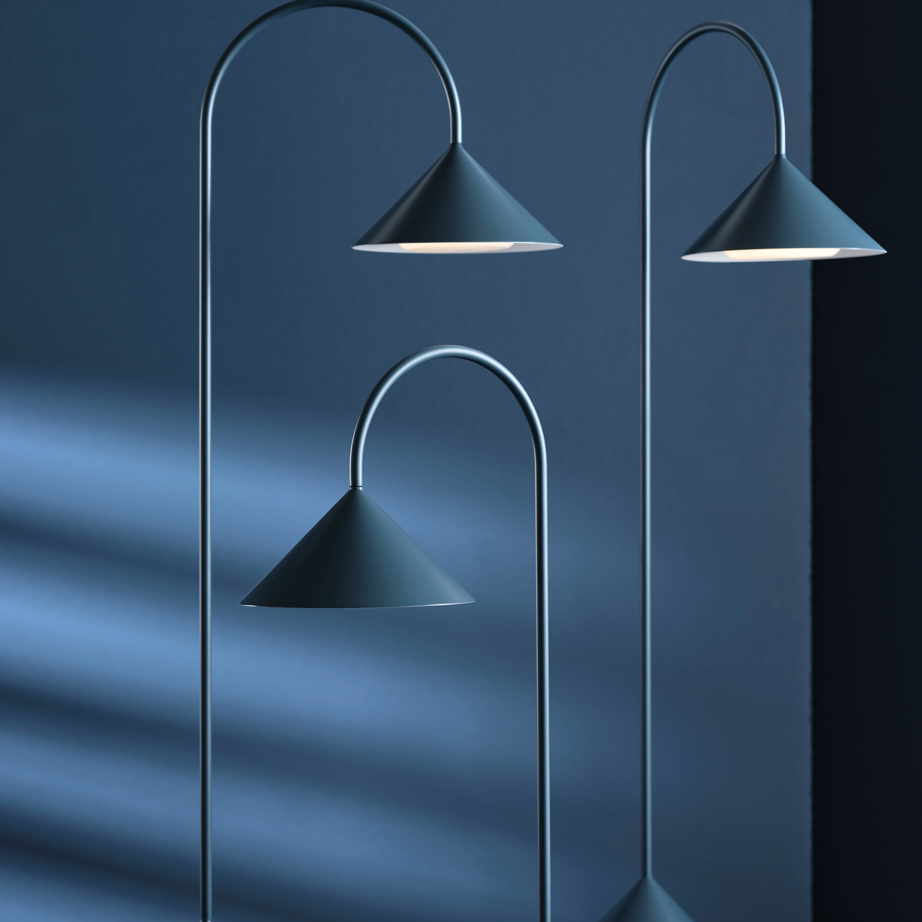 Frandsen Grasp Kannettava Pöytävalaisin Matt Petroleum 72cm