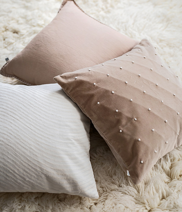 Chhatwal &amp; Jonsson Roma Kissenbezug Samt Tan/Off White 50x50