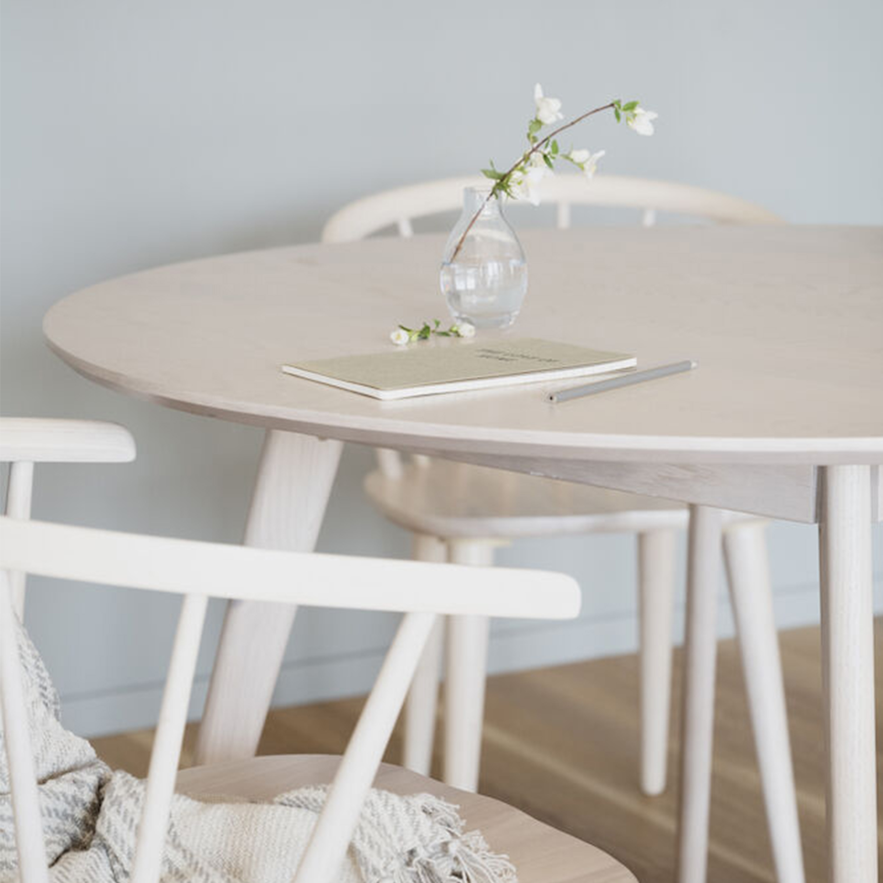 Rowico Home Yumi Matbord Vitpigmenterad Ø115