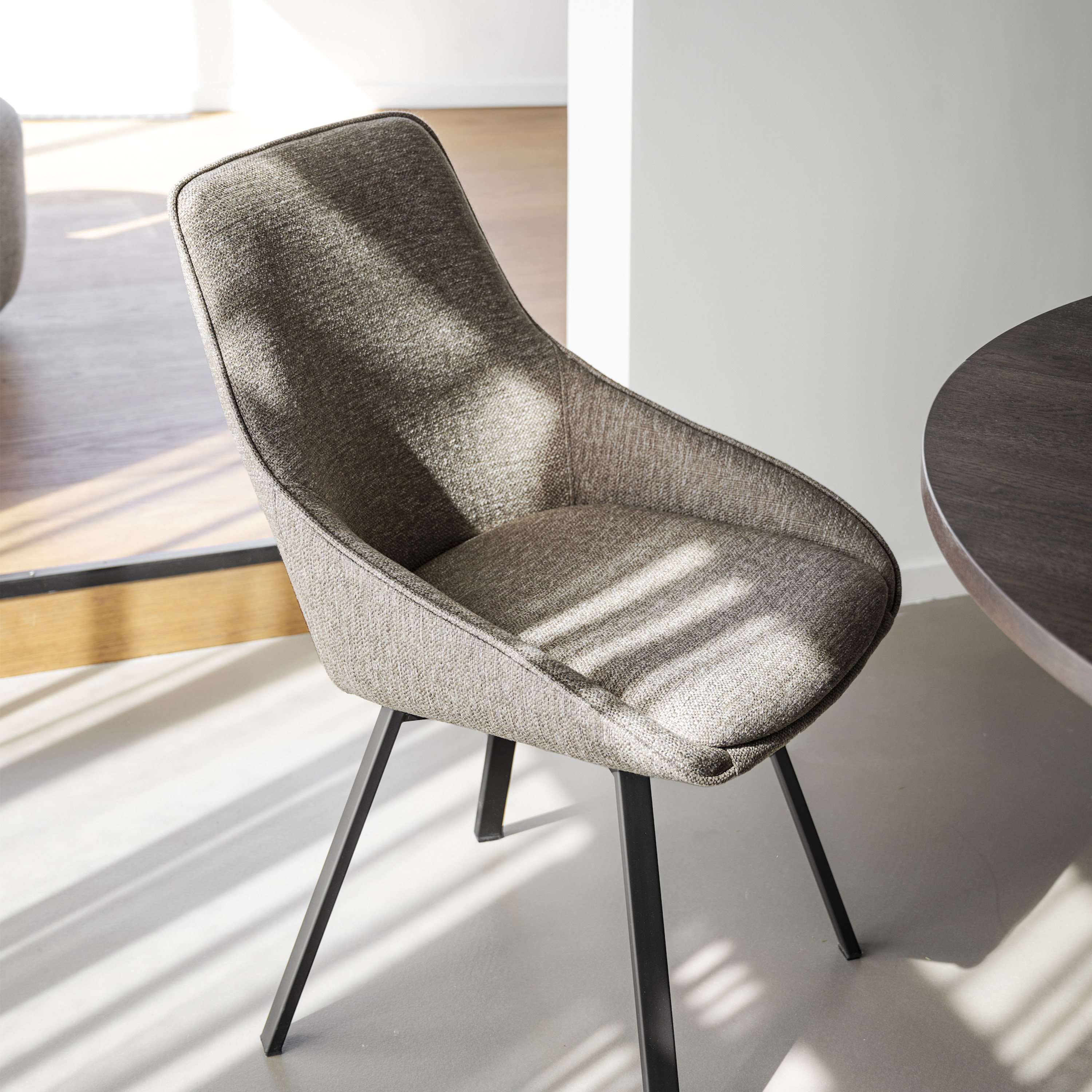 Rowico Home Alison Matstol Mörkbeige/Svart