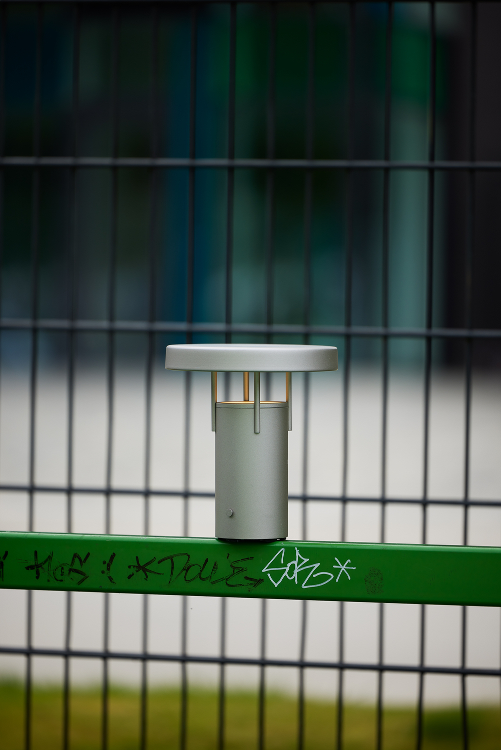 Hübsch Bringme Mini Portabel Bordslampa Metallic Sand 20cm