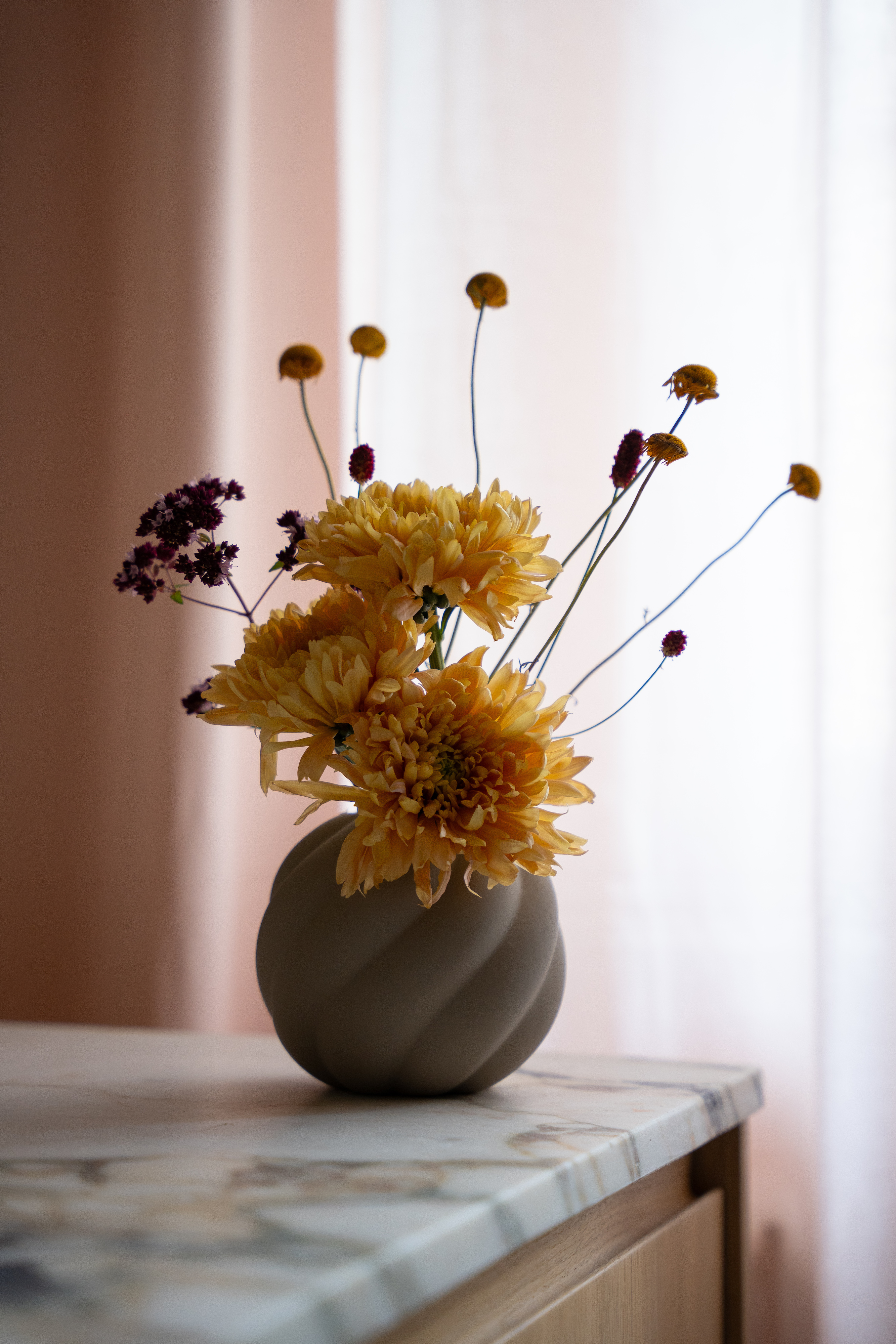 Cooee Design Twist Ball Vas Sand 12cm