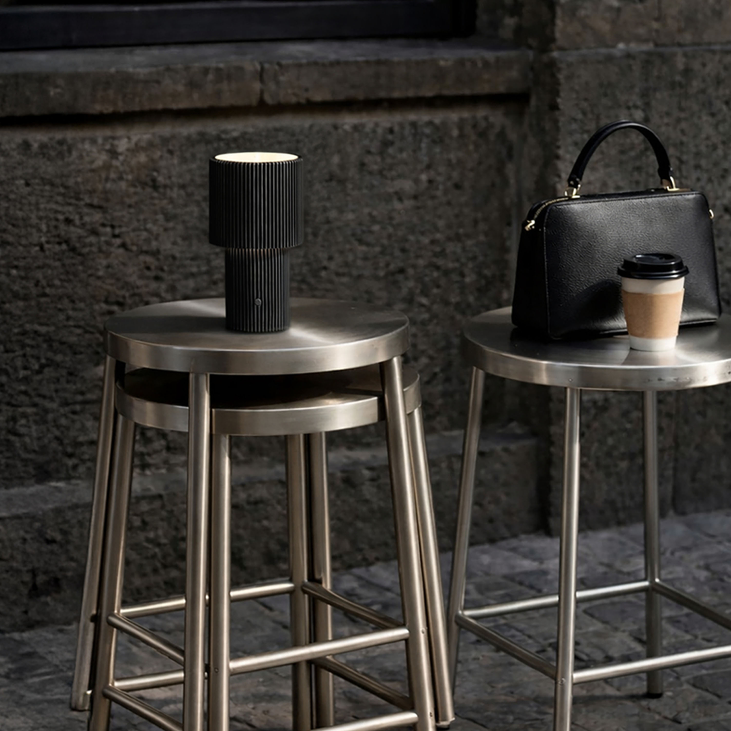 Herstal Iluma Portabel Bordslampa Jet Black 22cm