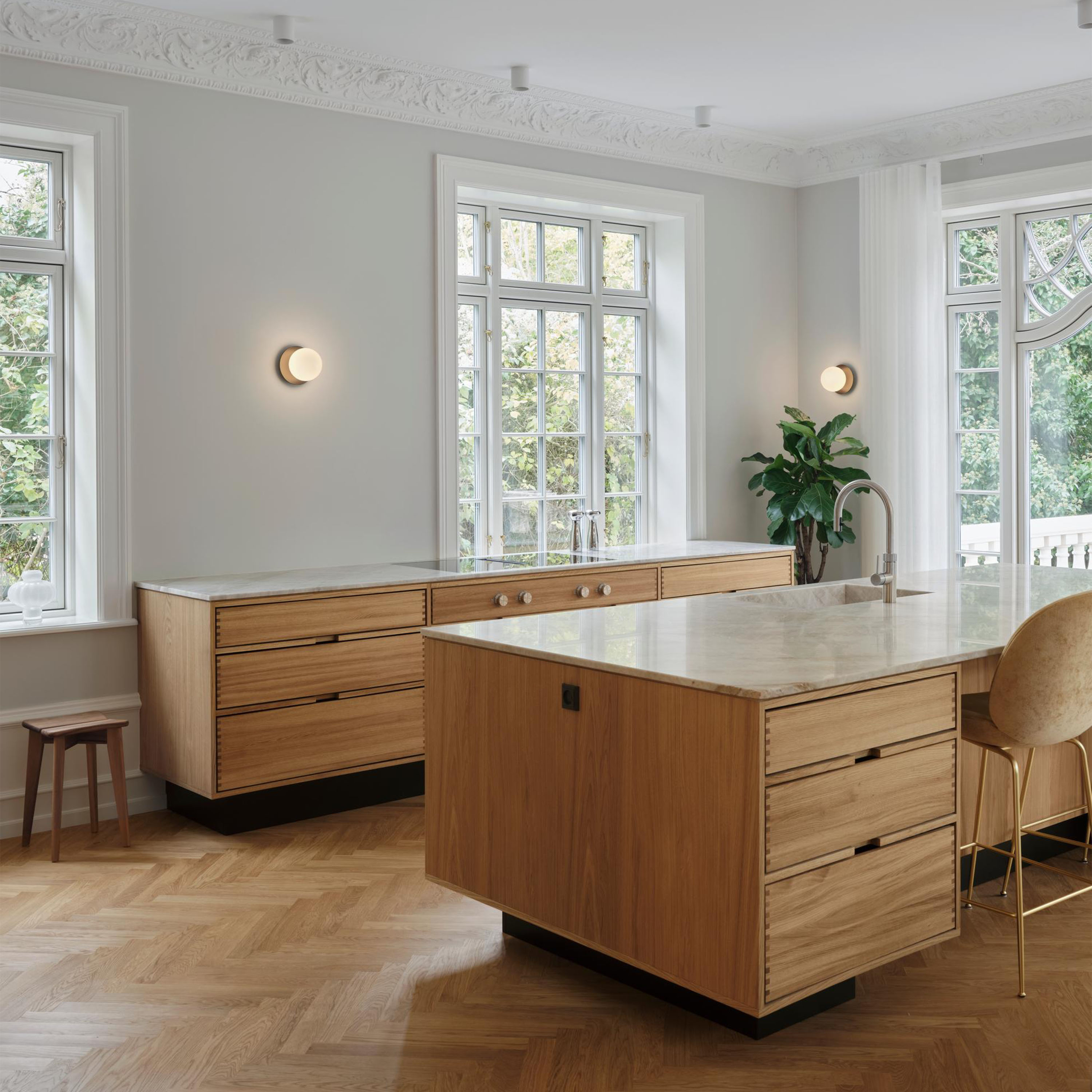 Nuura Liila 1 Vägg-/taklampa Dark Bronze/Opal Medium