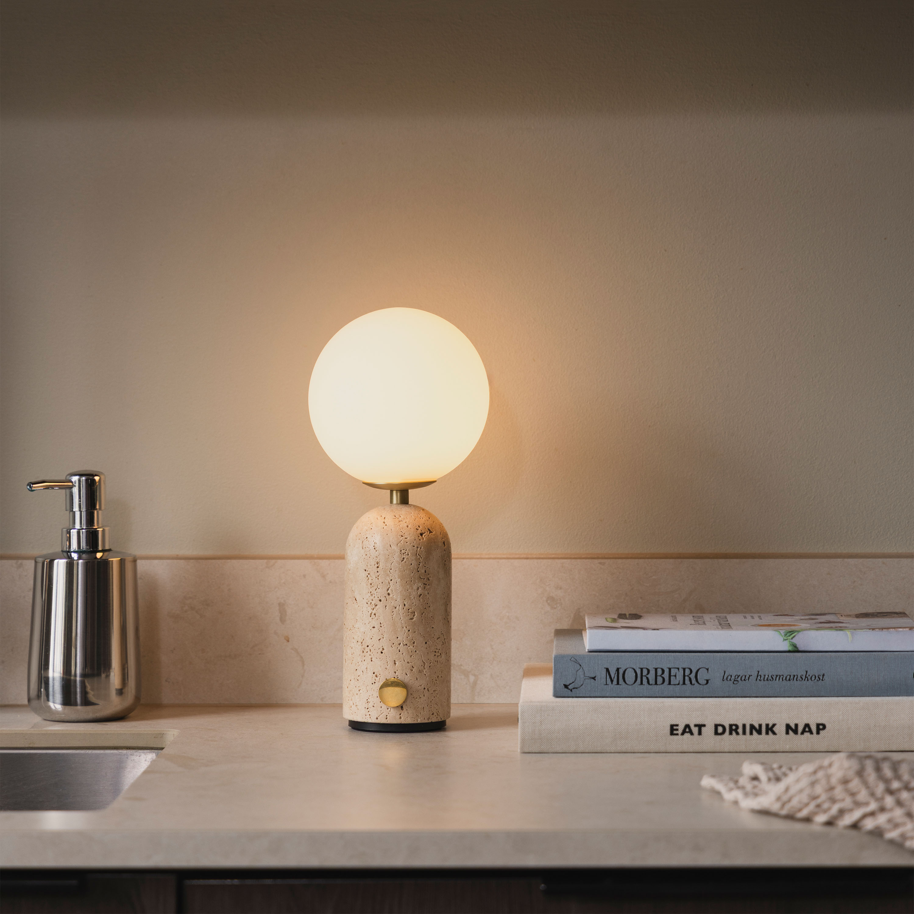 Globen Lighting Torrano Bærbar Bordlampe Beige Travertin