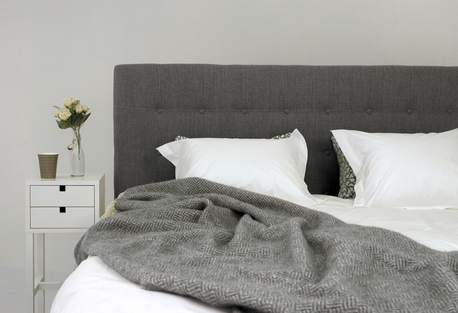 Mavis Falsterbo Sängbord Höga Ben