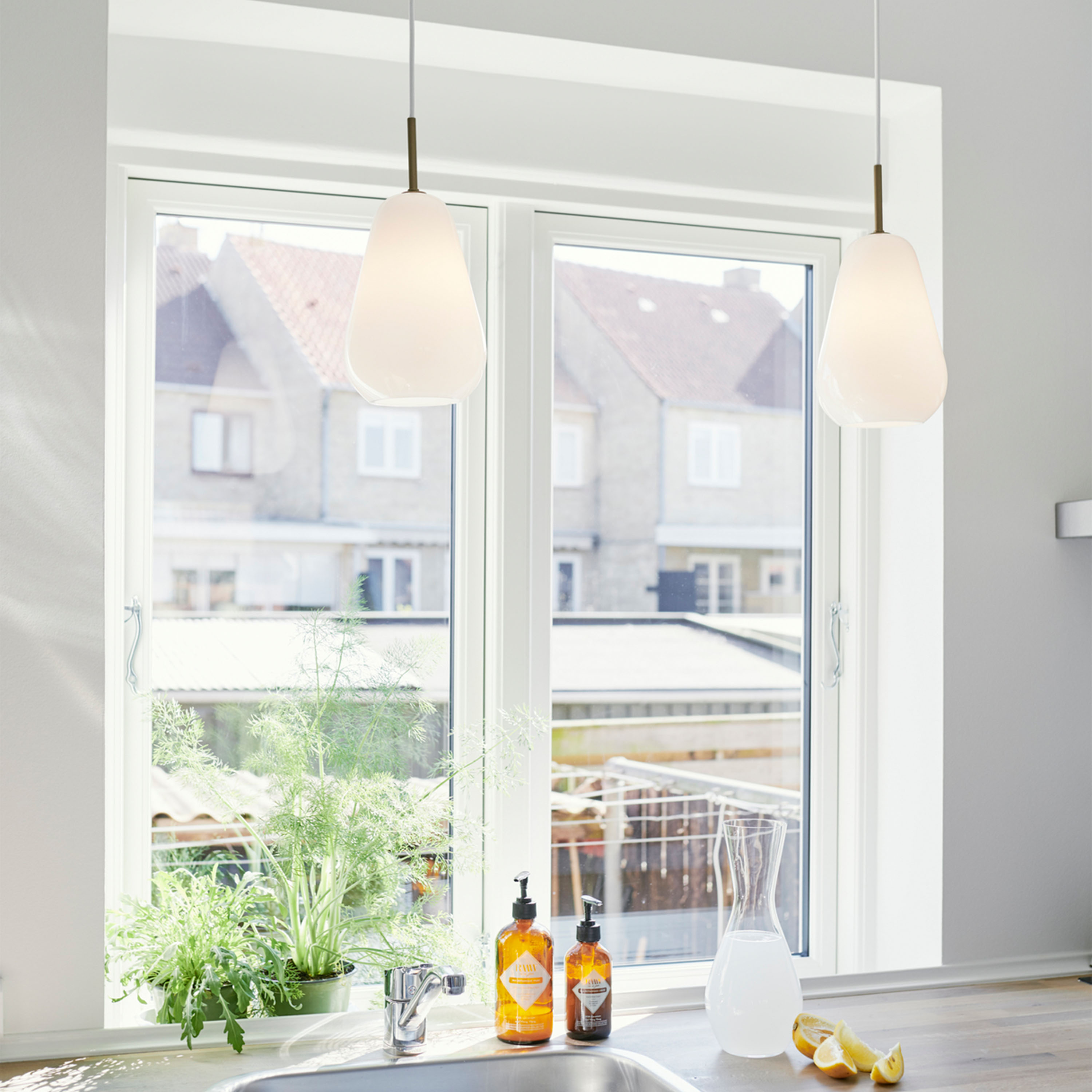 Nuura Anoli 1 Taklampa Nordic Gold/Opal Small