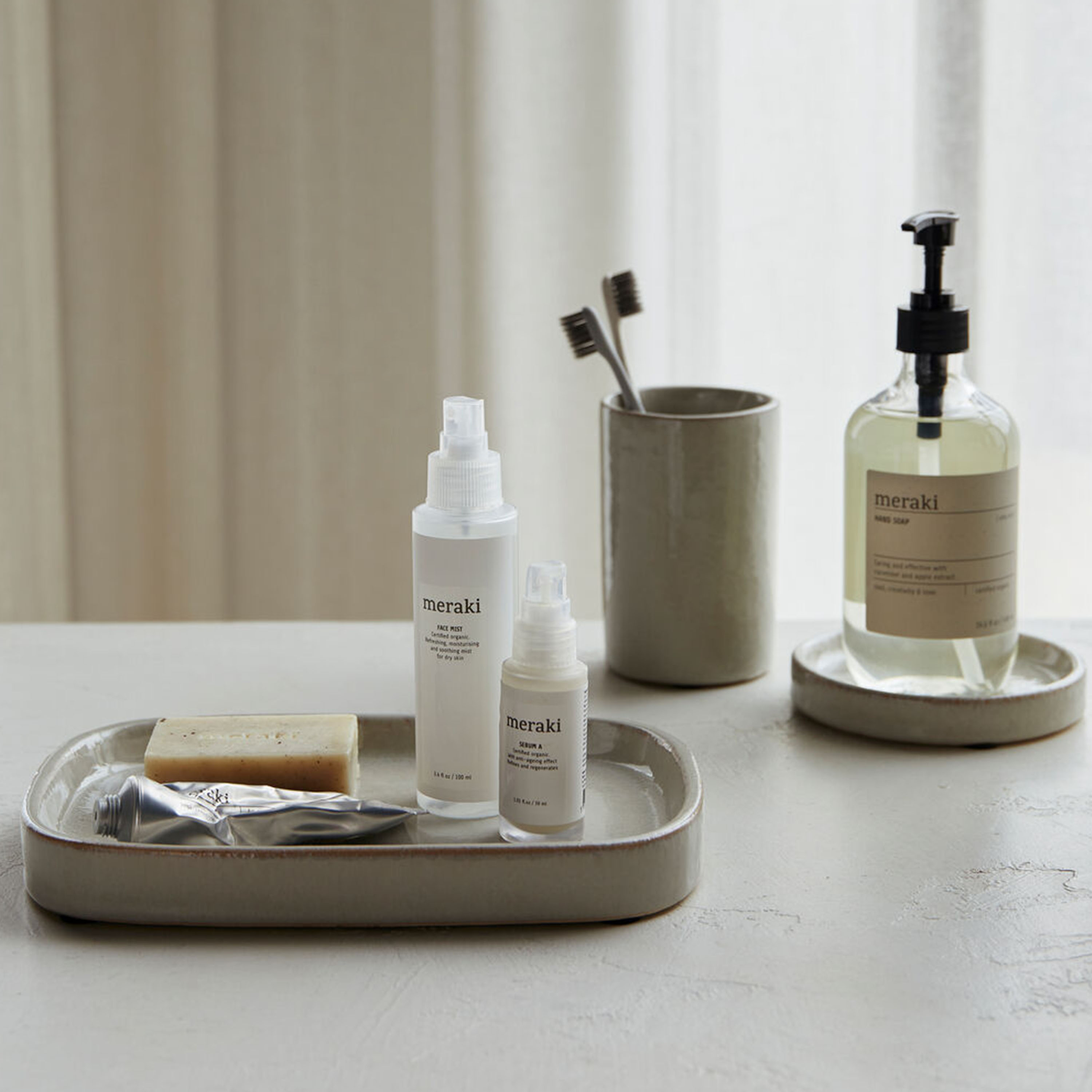 Meraki Datura Bricka Shellish Grey 16x24