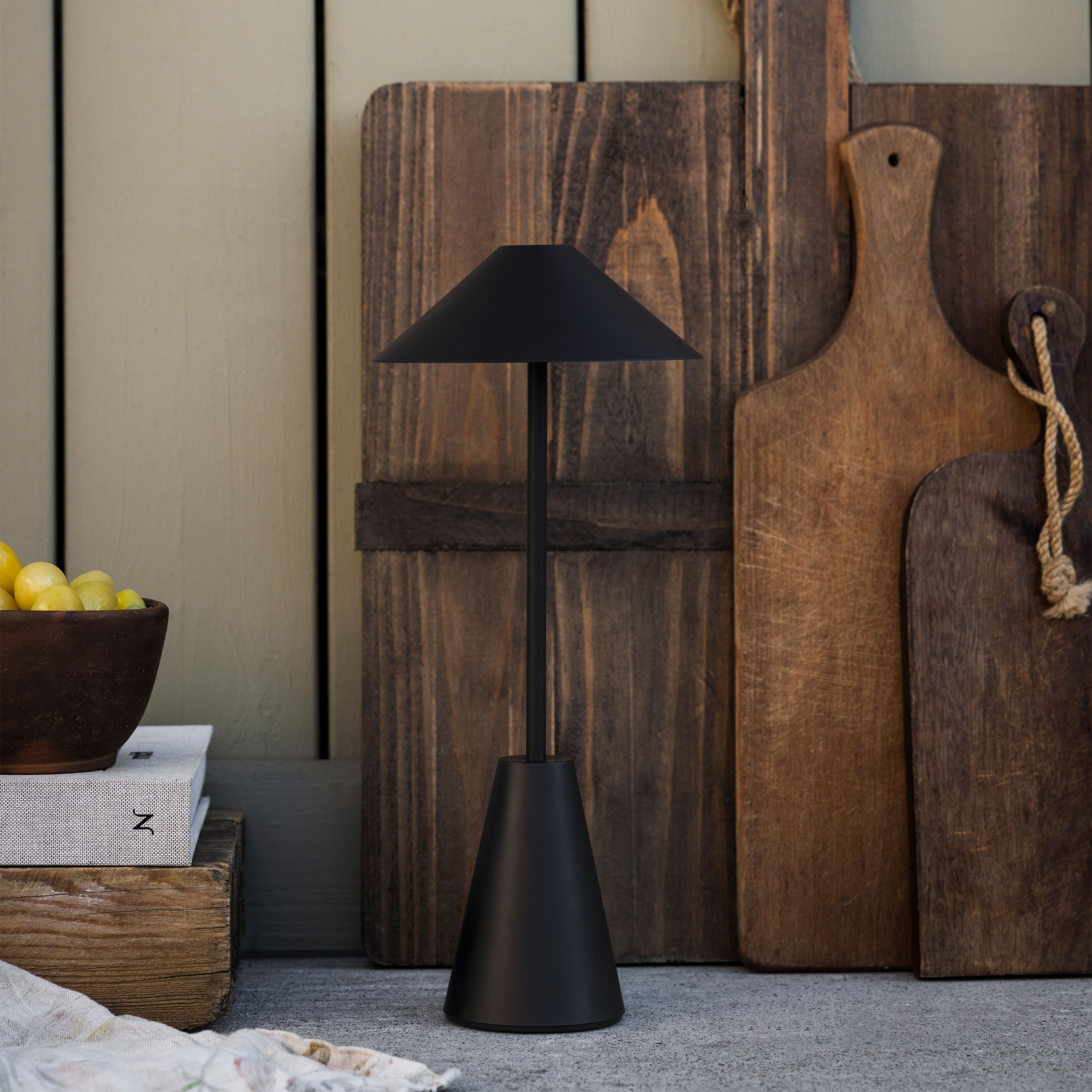 Globen Lighting Cannes Bærbar Bordlampe Svart 32cm