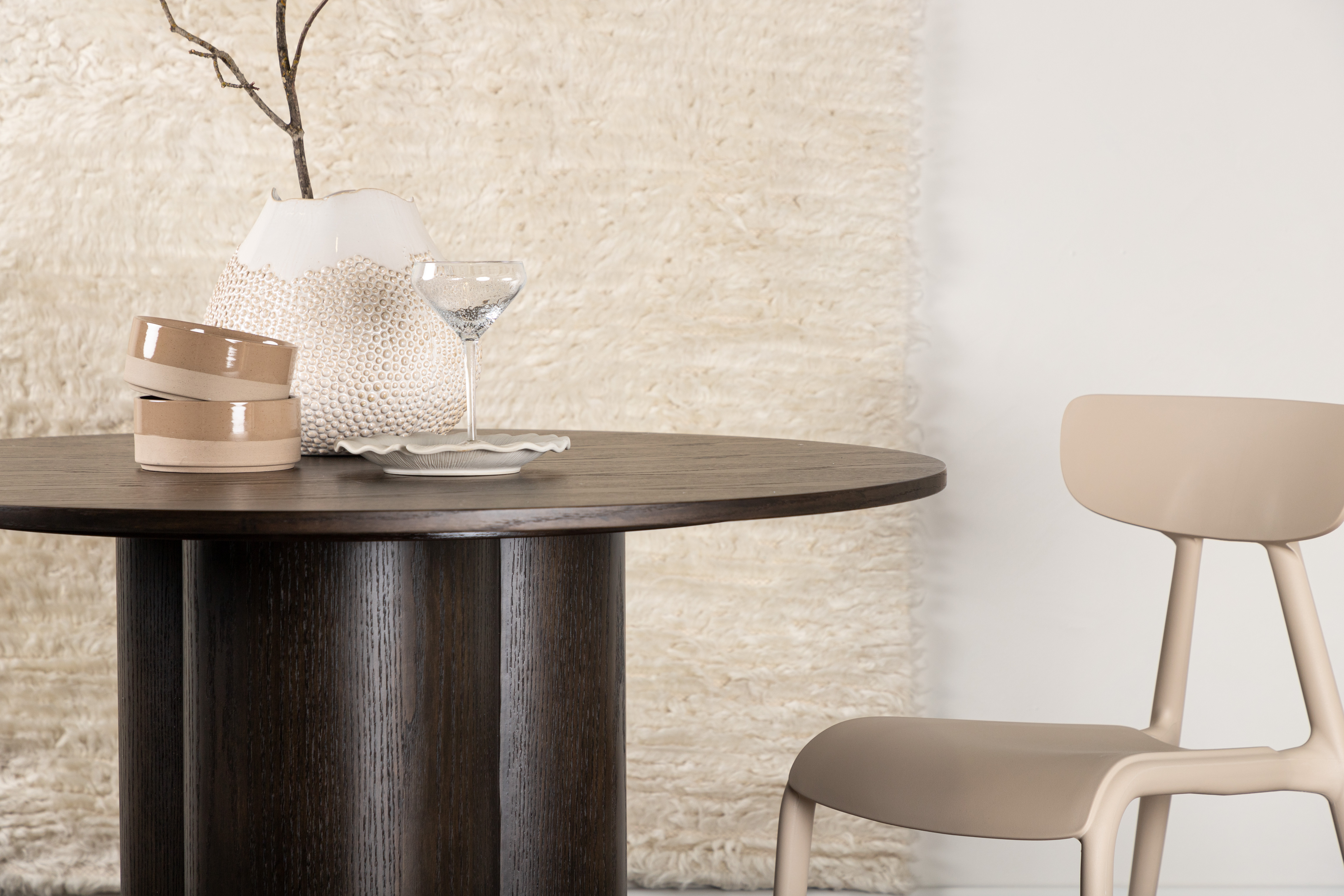 Venture Home Ester Matbord Mocka 110x110