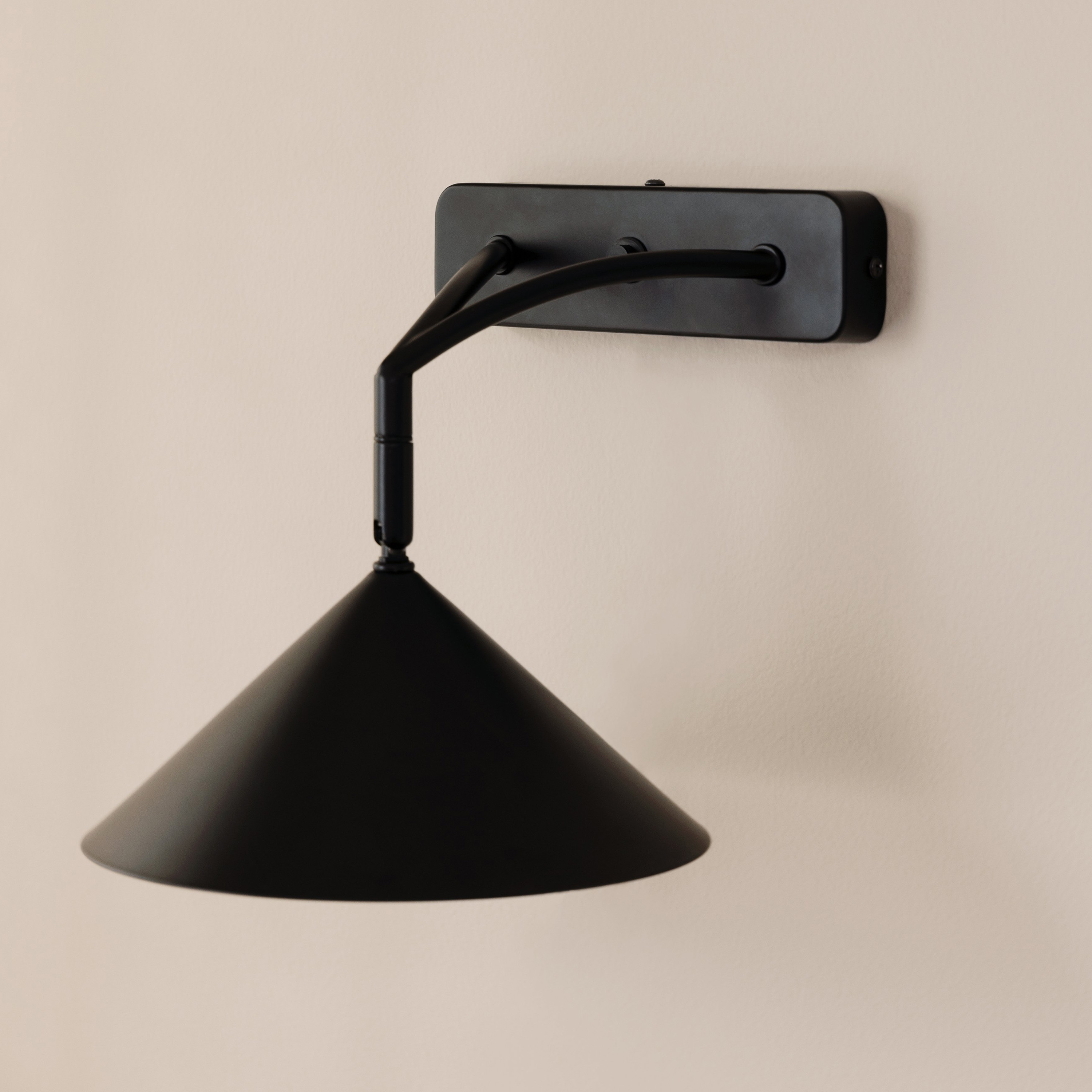 Globen Lighting Curve Valkoinen Seinävalaisin