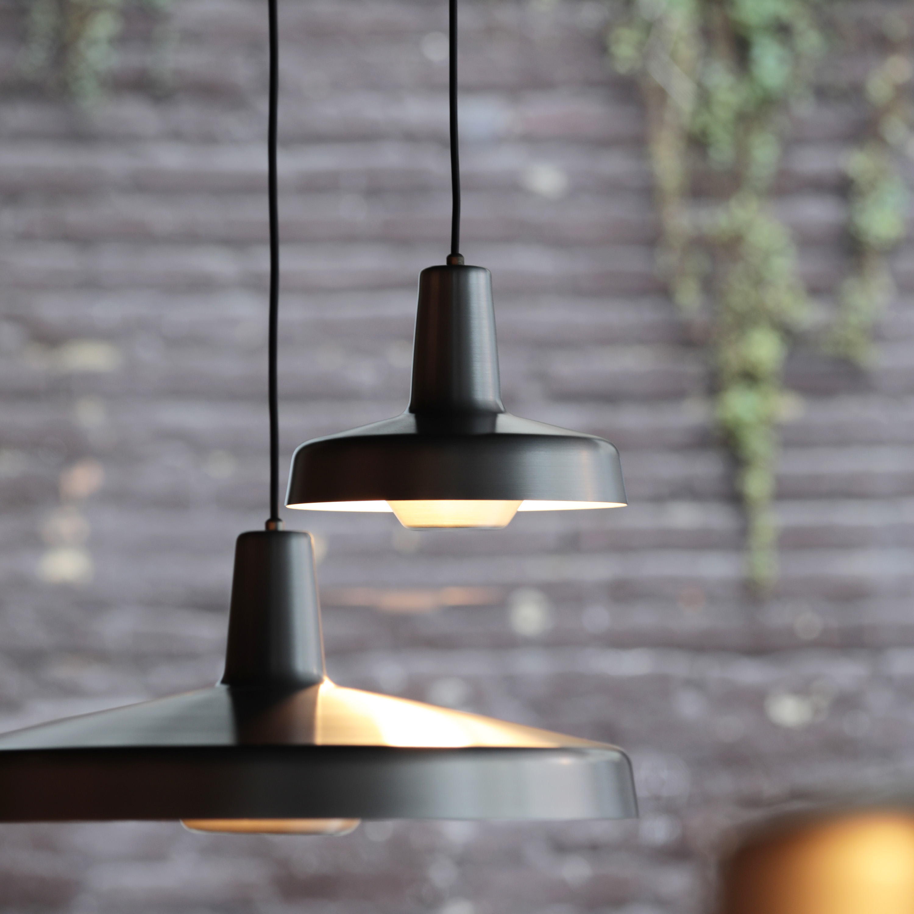 Grupa Arigato Kattovalaisin Black 45