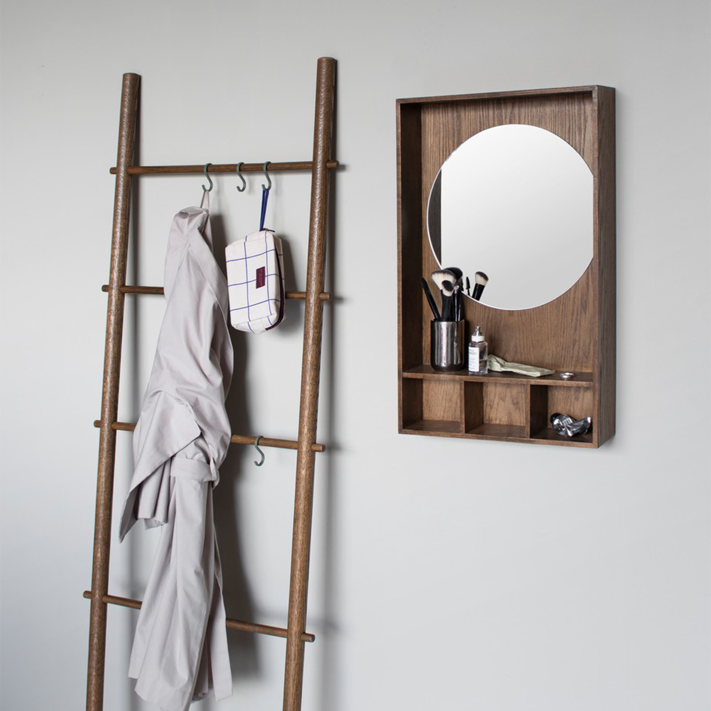 Mette Ditmer Show-me Spiegel mit Ablage Dunkel geölt Klein