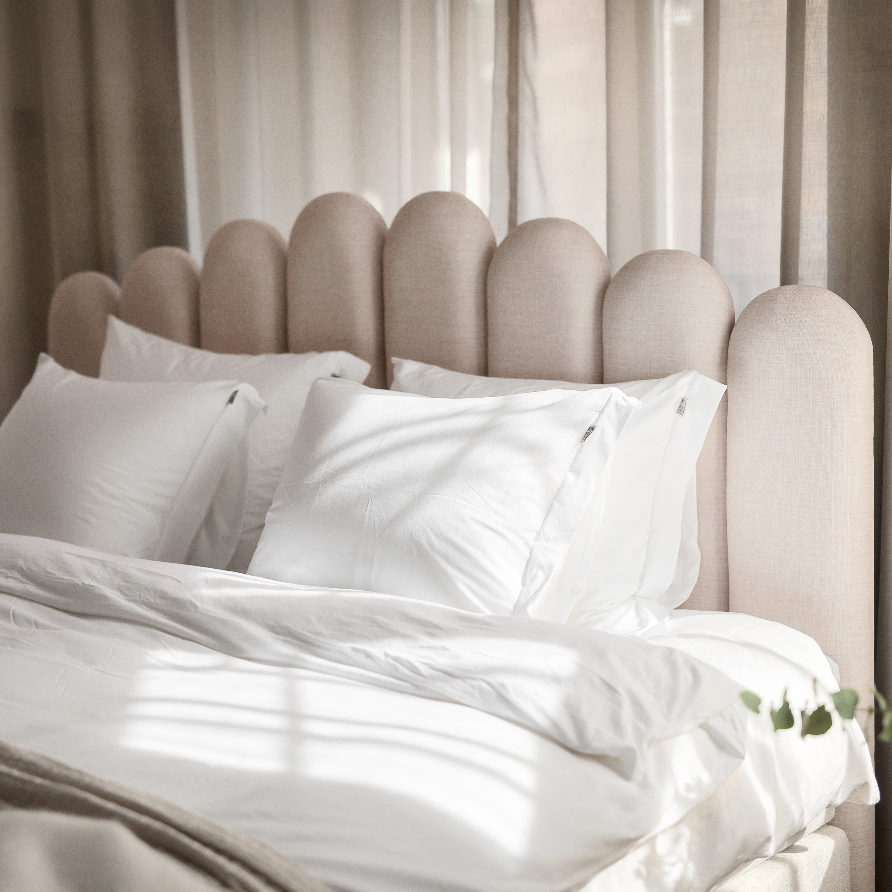 Sleepo Collection Dream Kontinentalsäng Sand 180 Medium/Medium Rundat Träben Ek 13cm