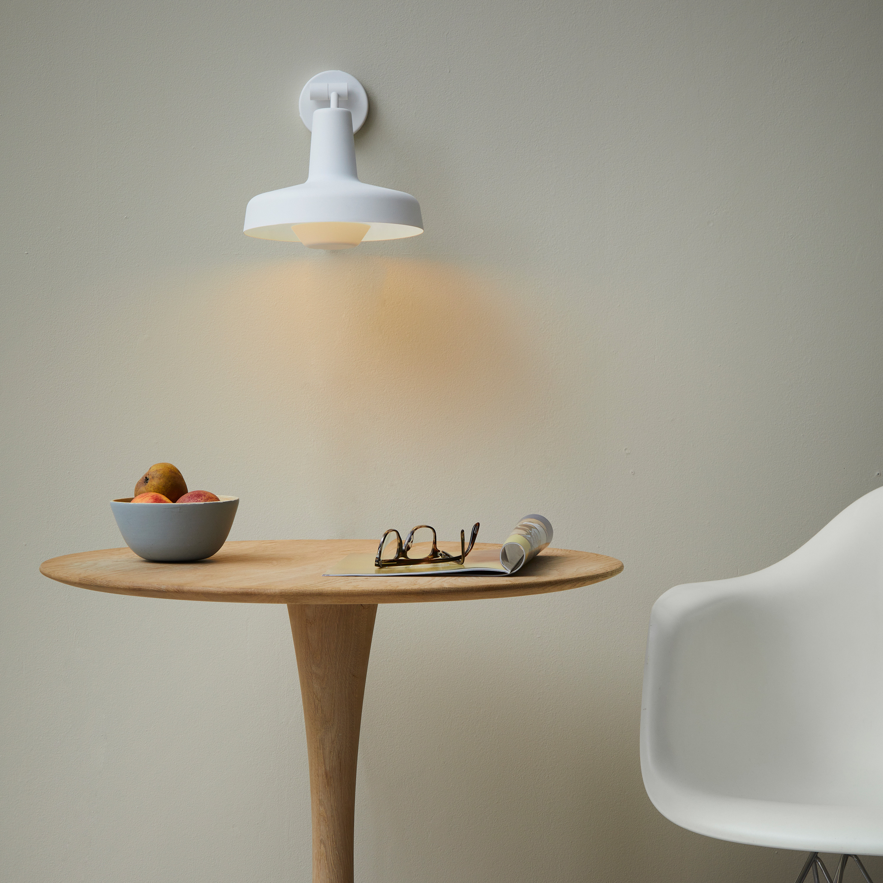 Grupa Arigato Vegglampe Extra Short White