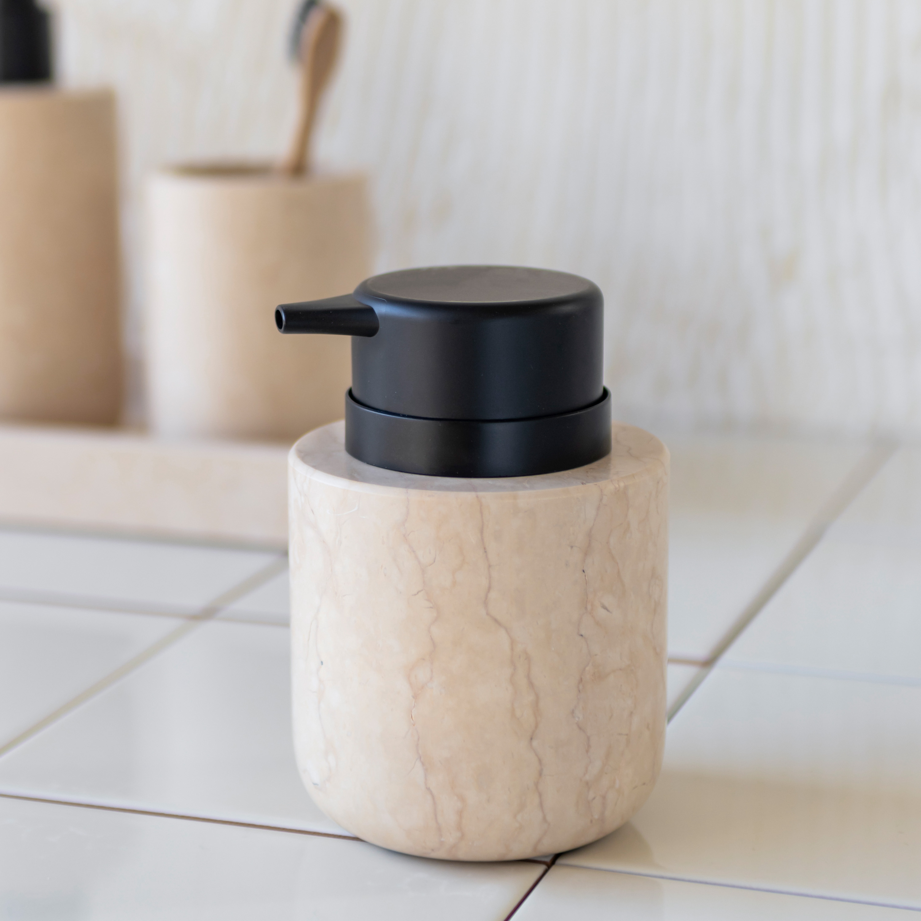 Mette Ditmer Marble Seifenspender Sand Low