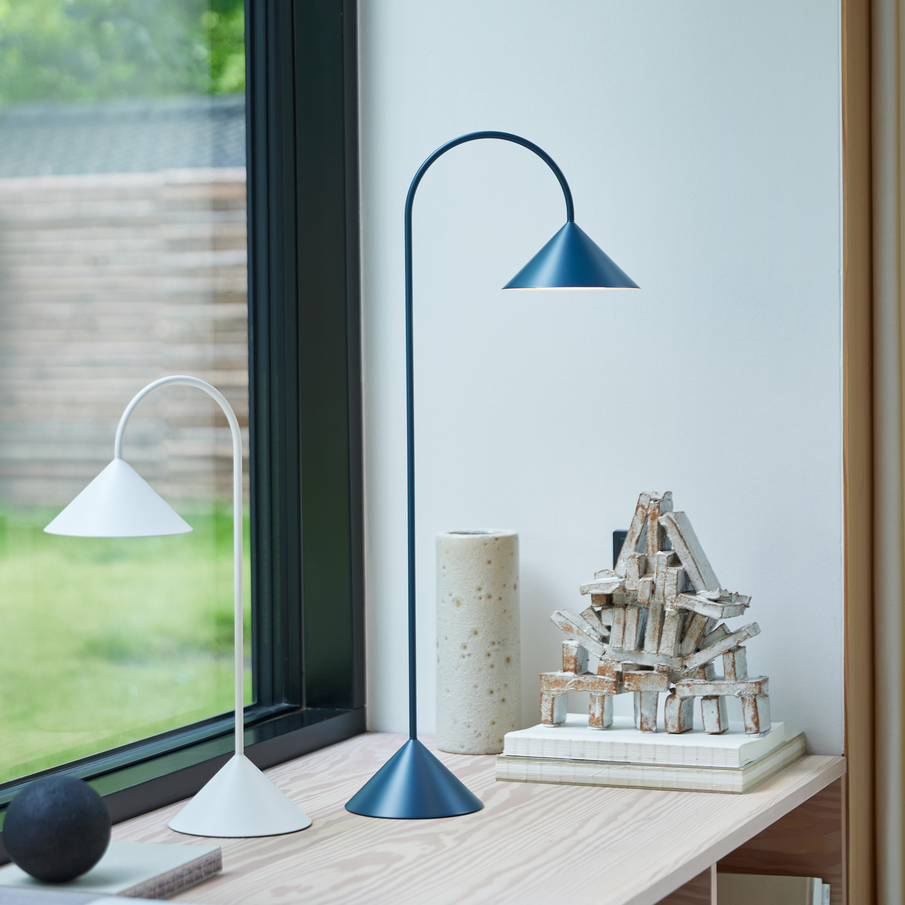 Frandsen Grasp Kannettava Pöytävalaisin Matt Petroleum 72cm