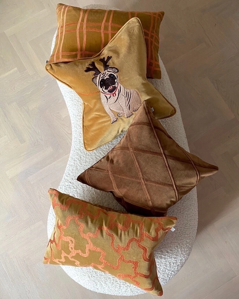 Chhatwal &amp; Jonsson Holiday Dog Kuddfodral Velvet Masala Yellow 50x50