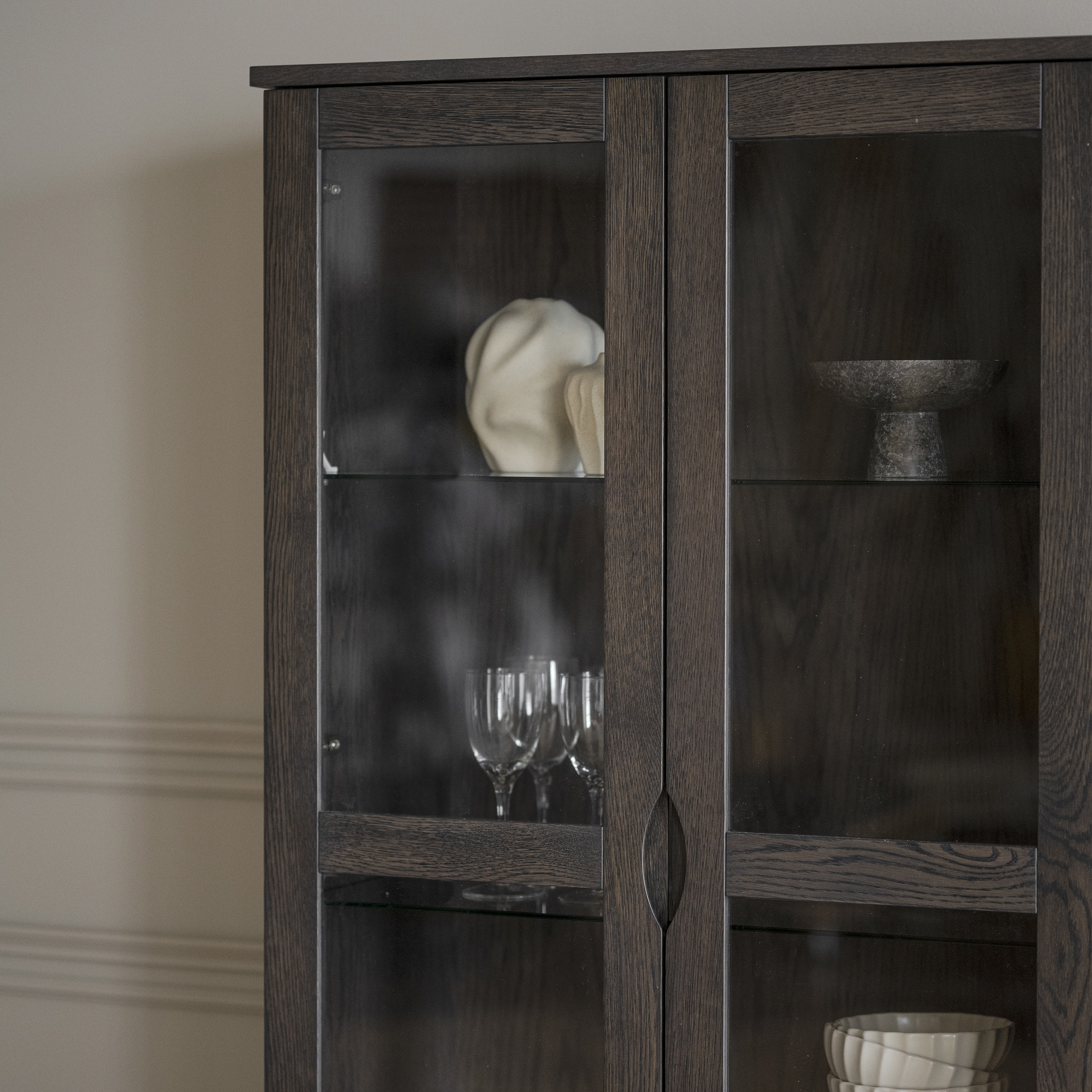 Rowico Home Filippa Vitrine Schrank Dunkelbraun 185cm