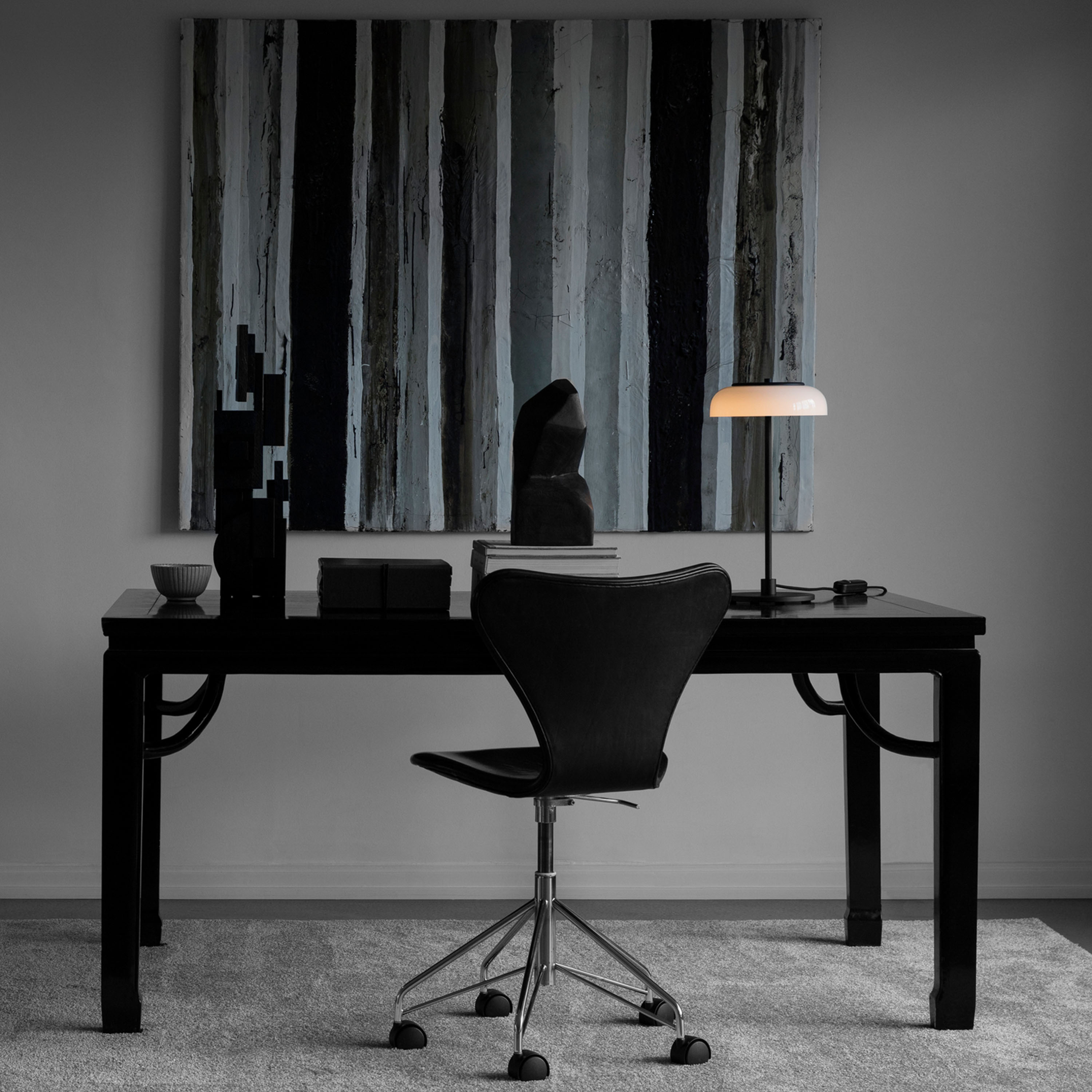 Nuura Blossi Bordslampa Black/Opal Ø23
