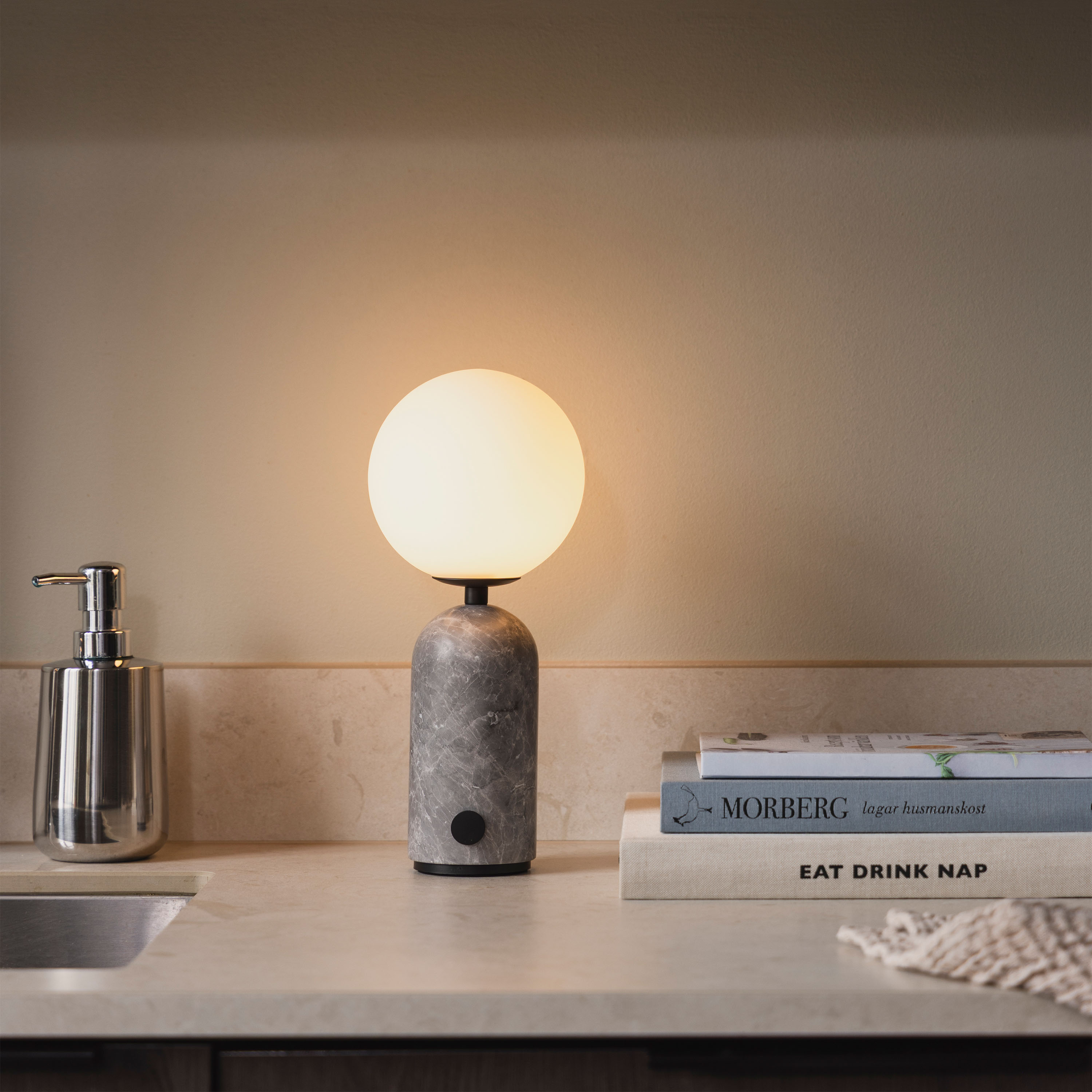 Globen Lighting Torrano Tragbare Tischlampe Grauer Marmor