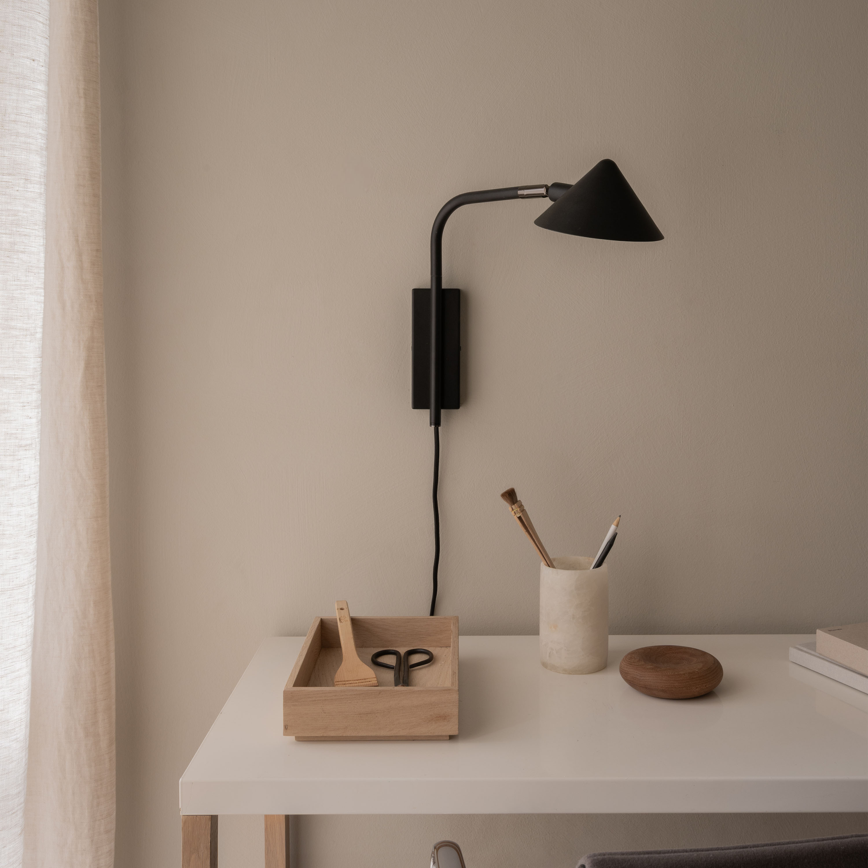 Watt &amp; Veke Kuro Vägglampa Black 32cm