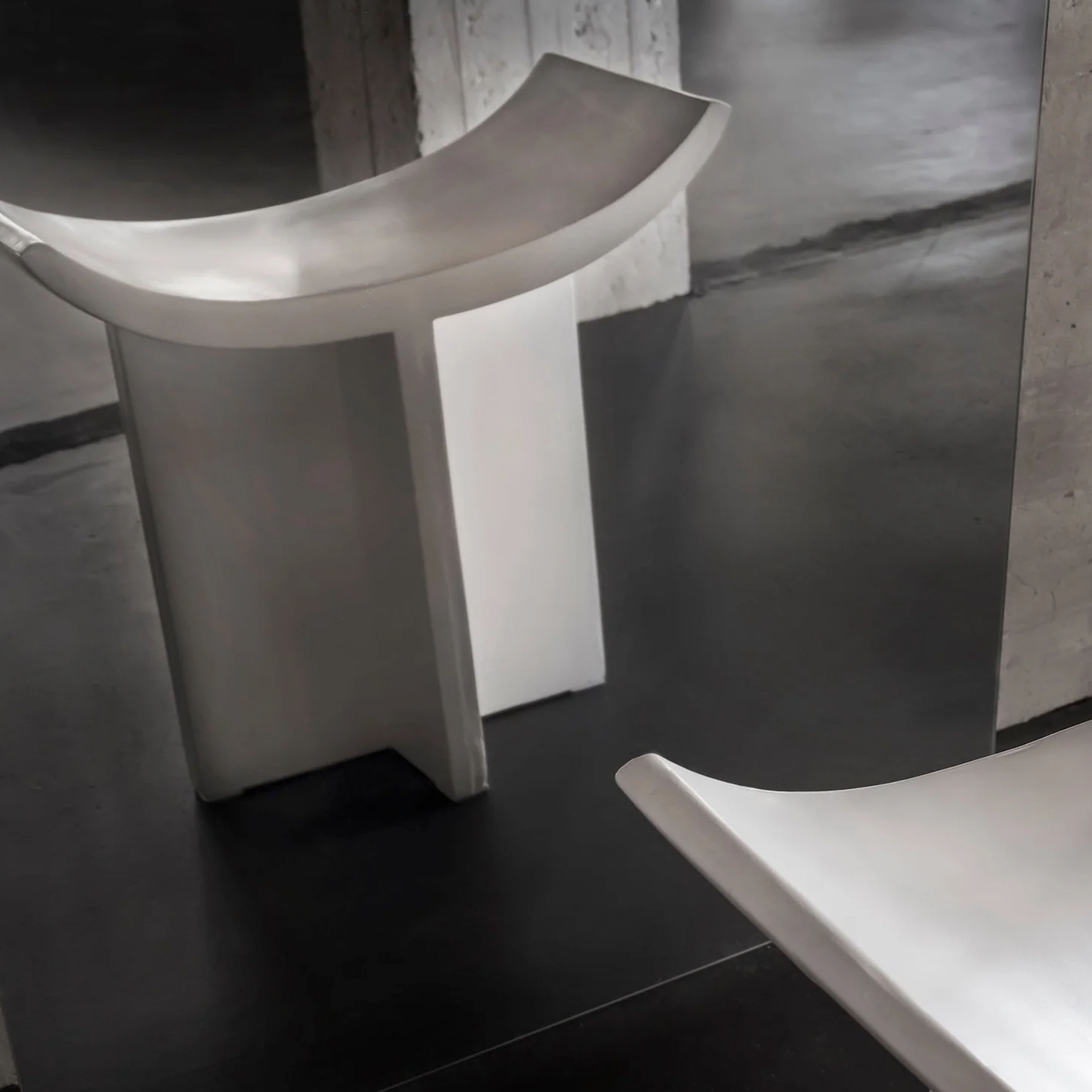 101 Copenhagen Brutus Hocker Knochenweiß