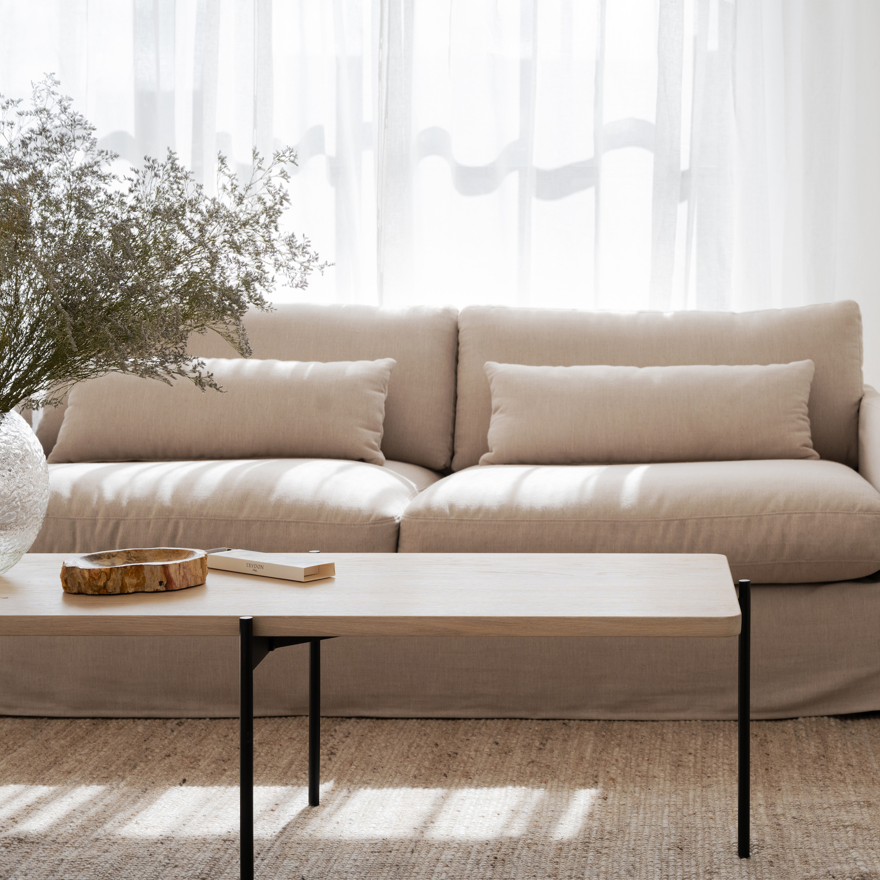 Rowico Home Shelton Couchtisch Weißpigmentiert/Schwarz 145x60cm