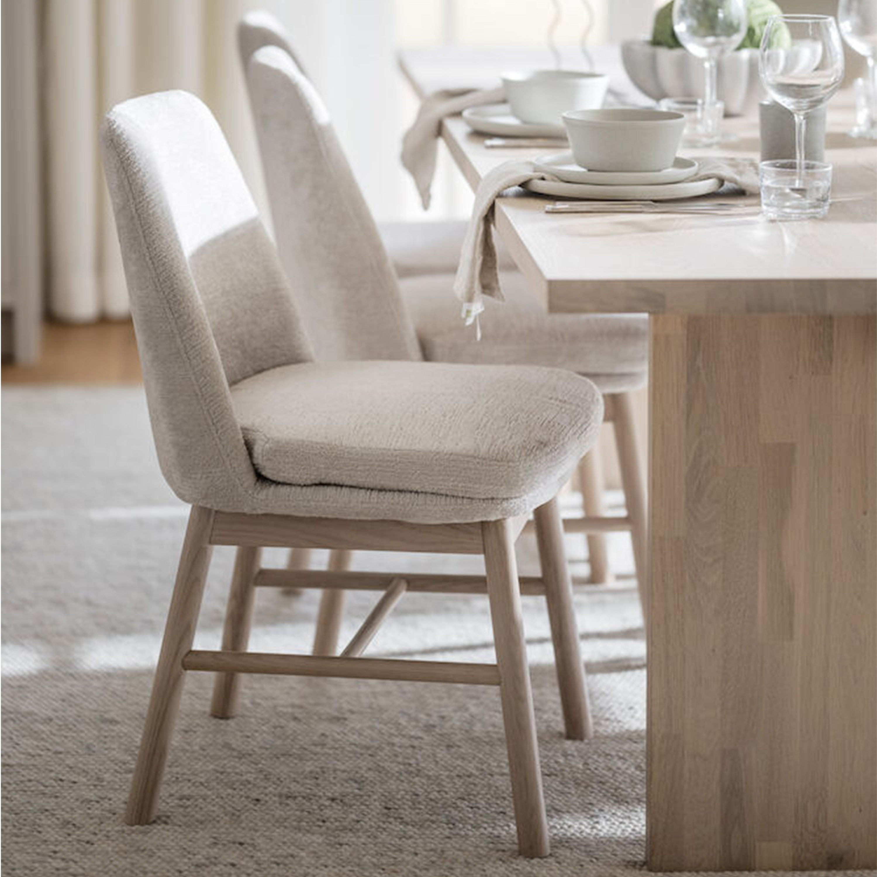 Rowico Home Emmett Matbord Vitpigmenterad 240cm