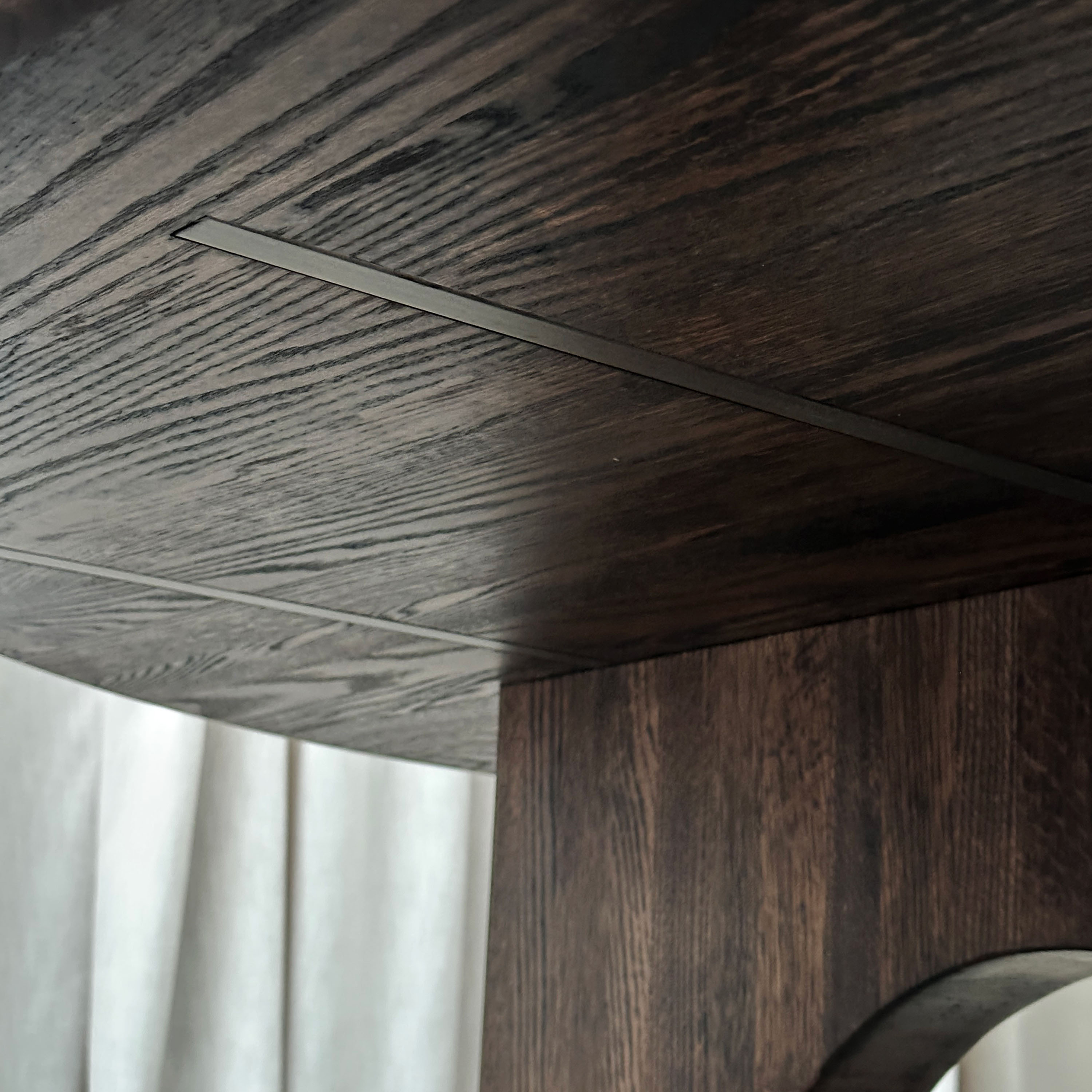 Tinted Sanders Matbord Oak Ø160