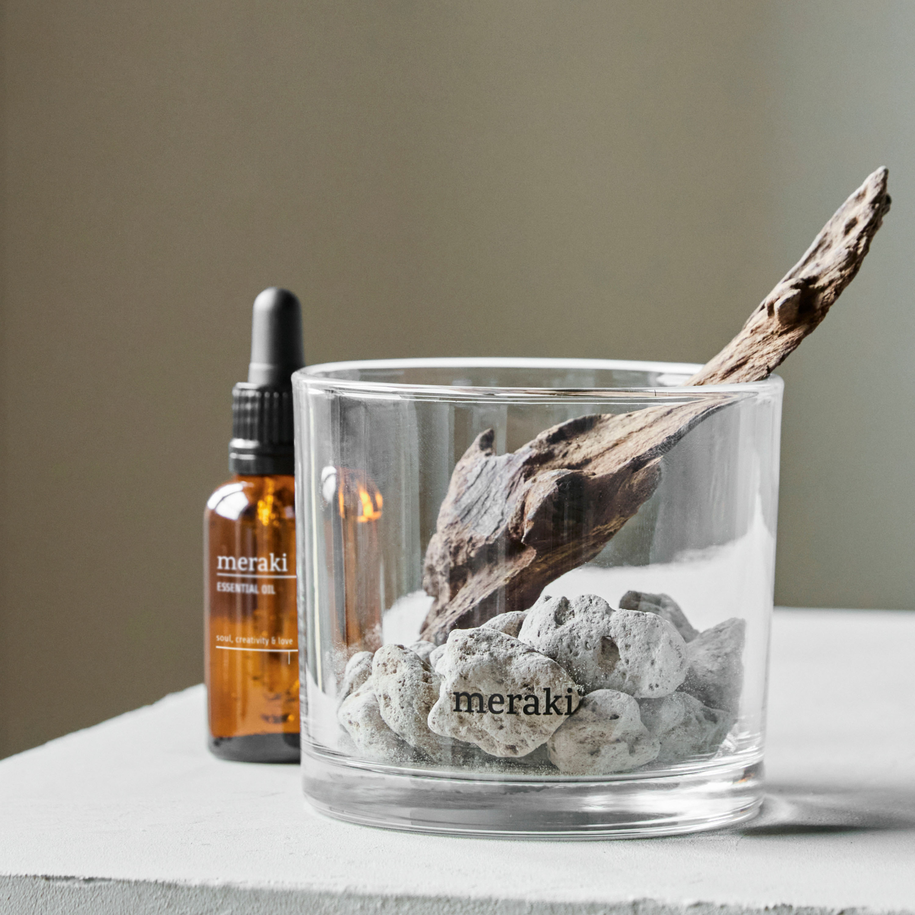 Meraki Lavastone &amp; Wood Amber Dust Doftspridare 30ml