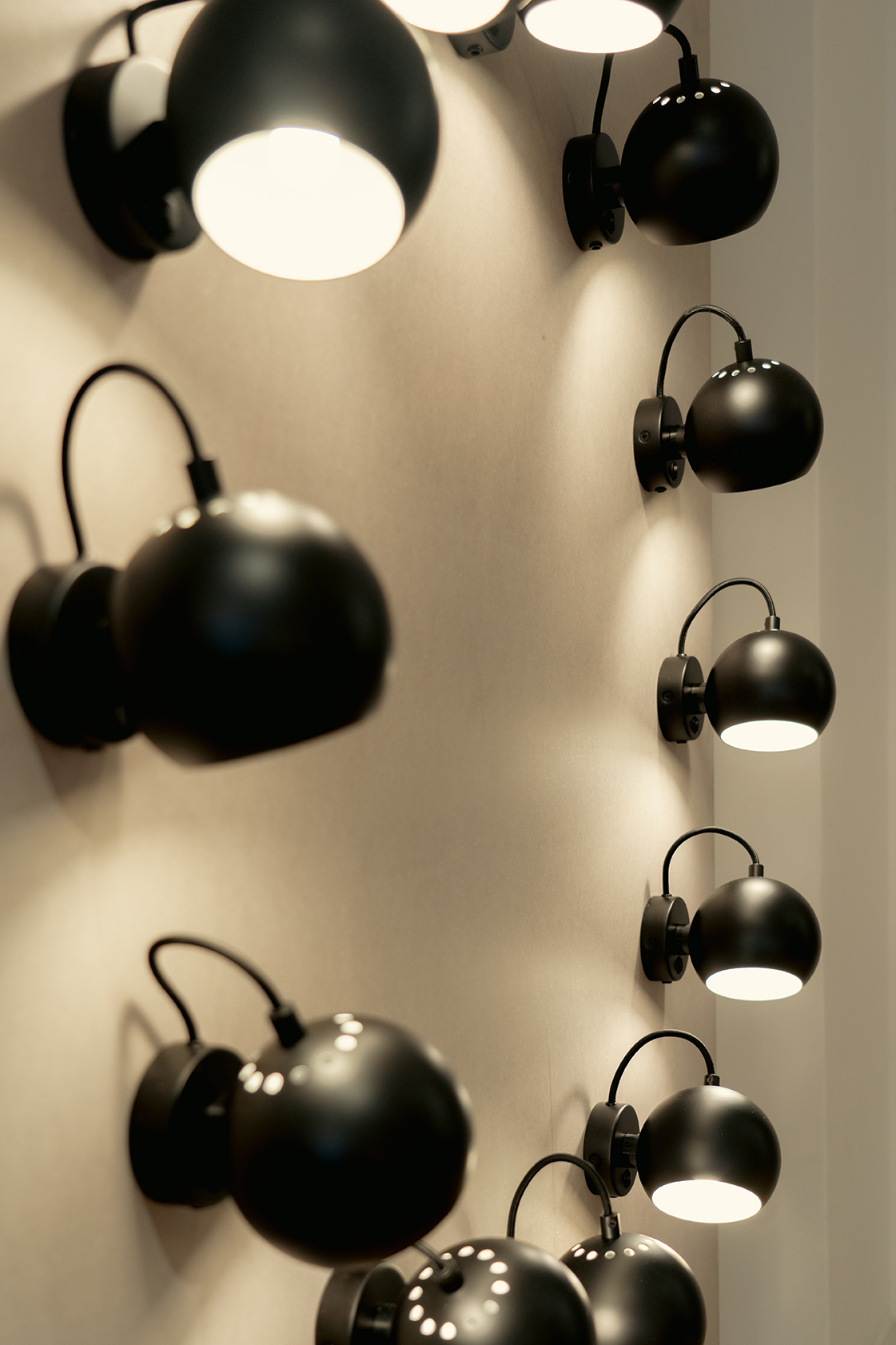 Frandsen Ball Wandleuchte Matt Schwarz Ø12