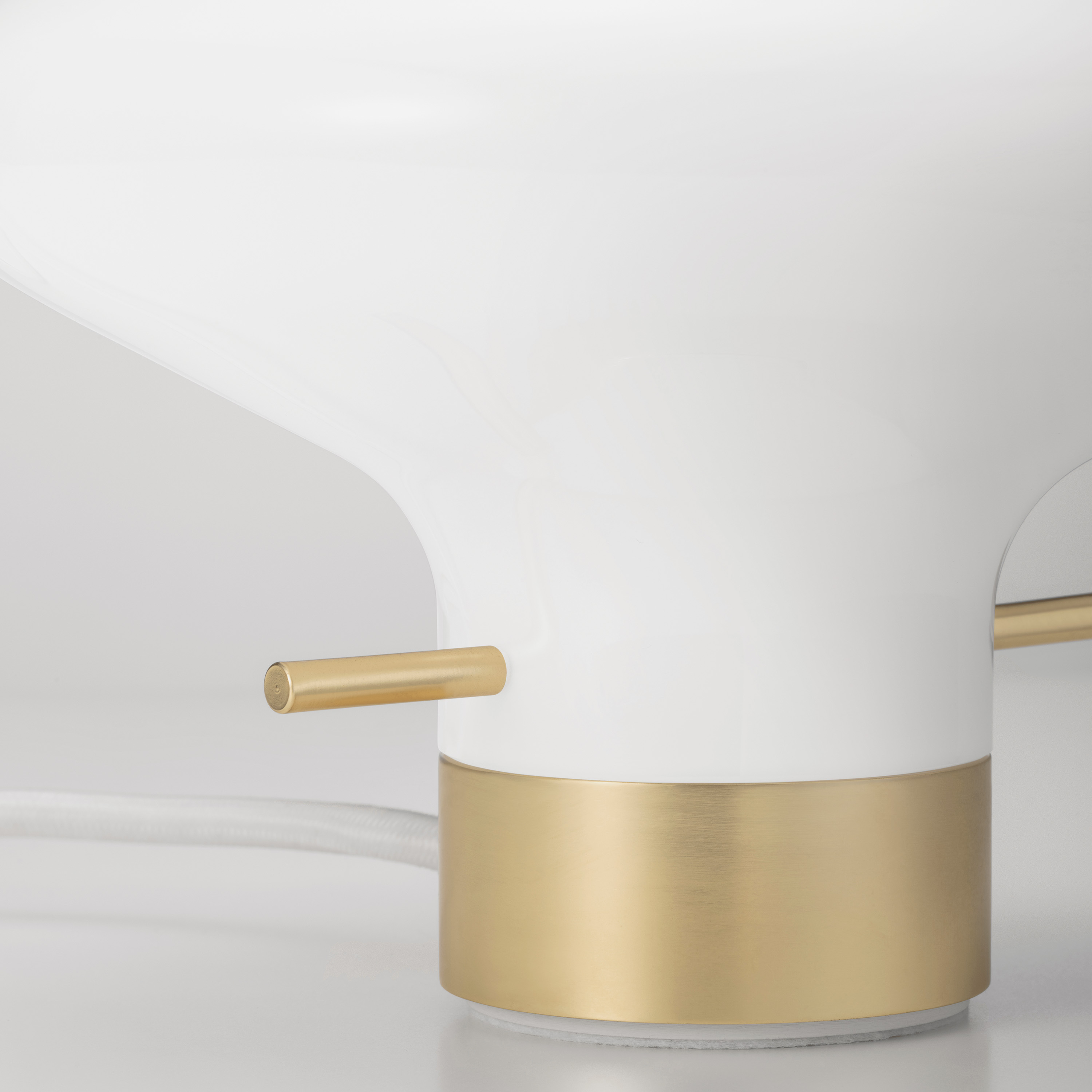 LYFA Repose Tischleuchte Messing 14cm