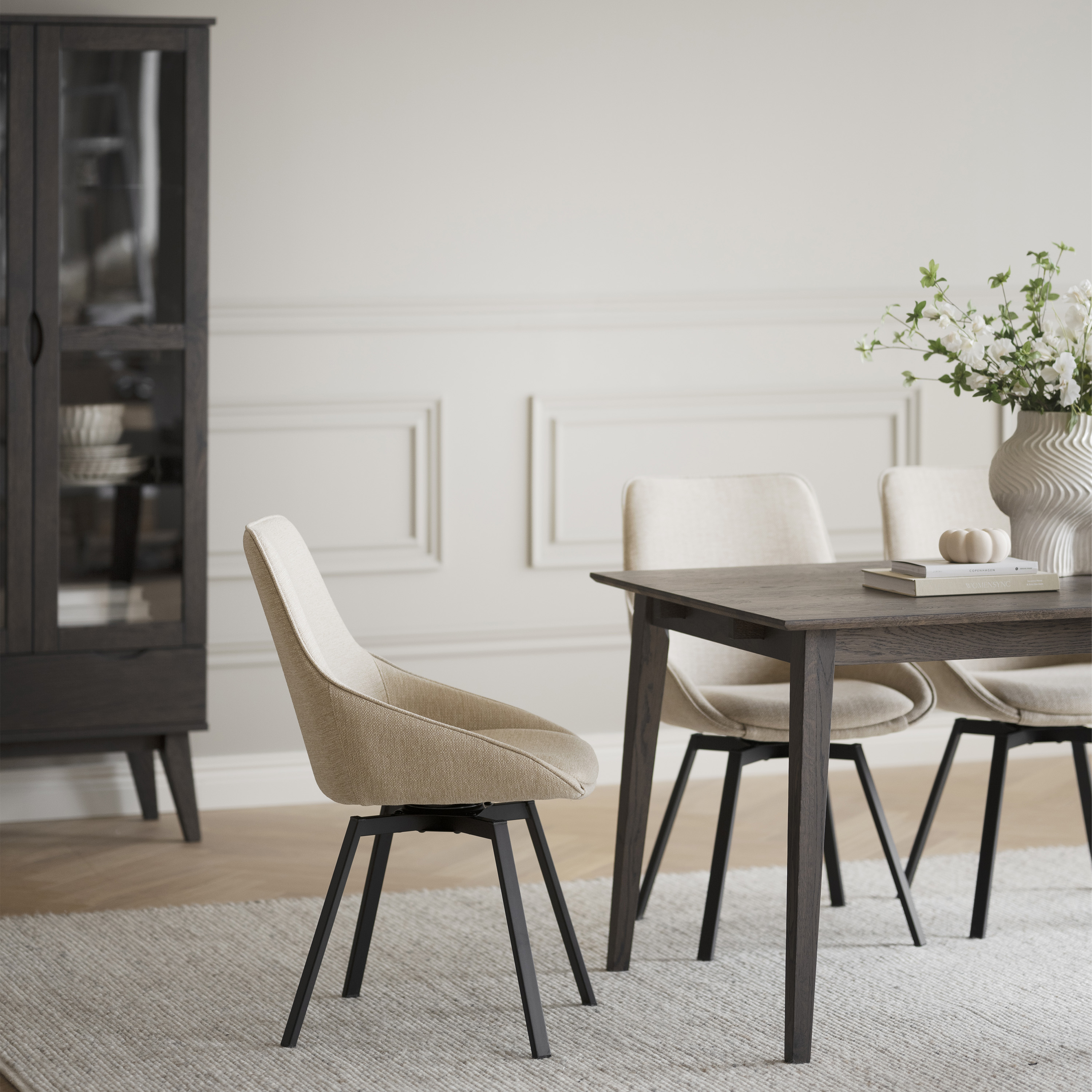 Rowico Home Filippa Matbord Mörkbrun Ek 140cm