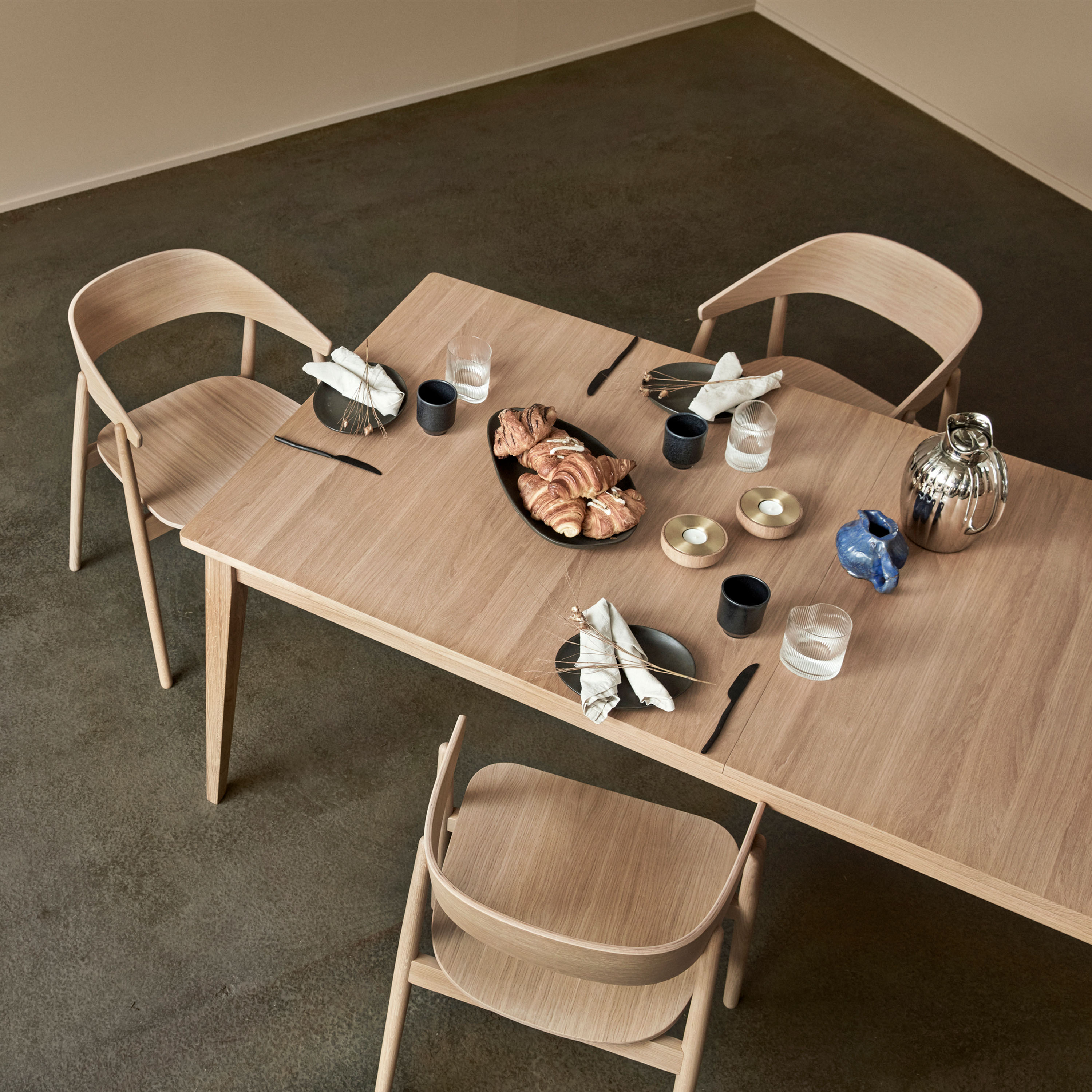 Andersen Furniture AC2 Käsinojatuoli Valkopigmentoitu Tammi