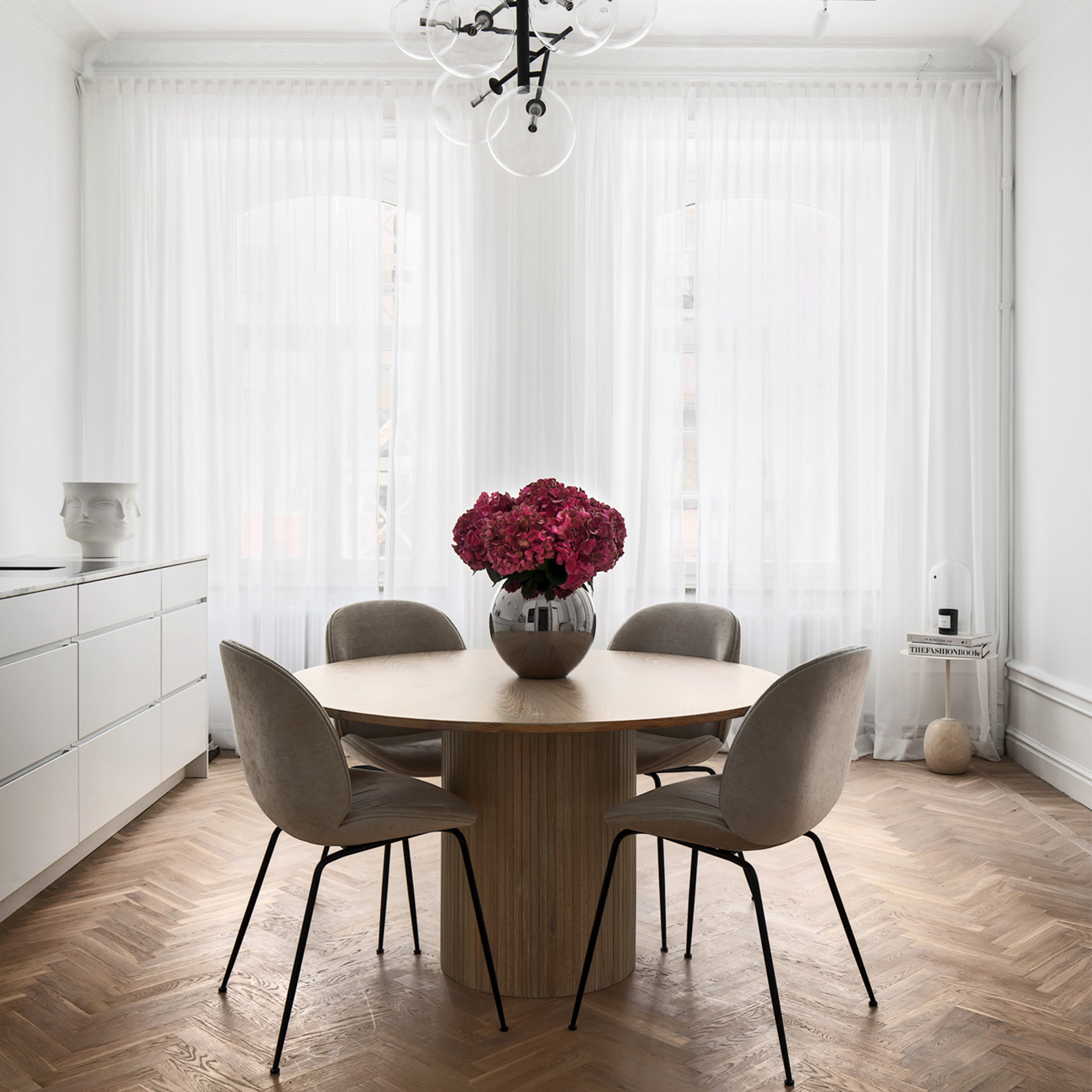 Sleepo Collection Adele Spisebord Hvitpigmentert Eik Ø130