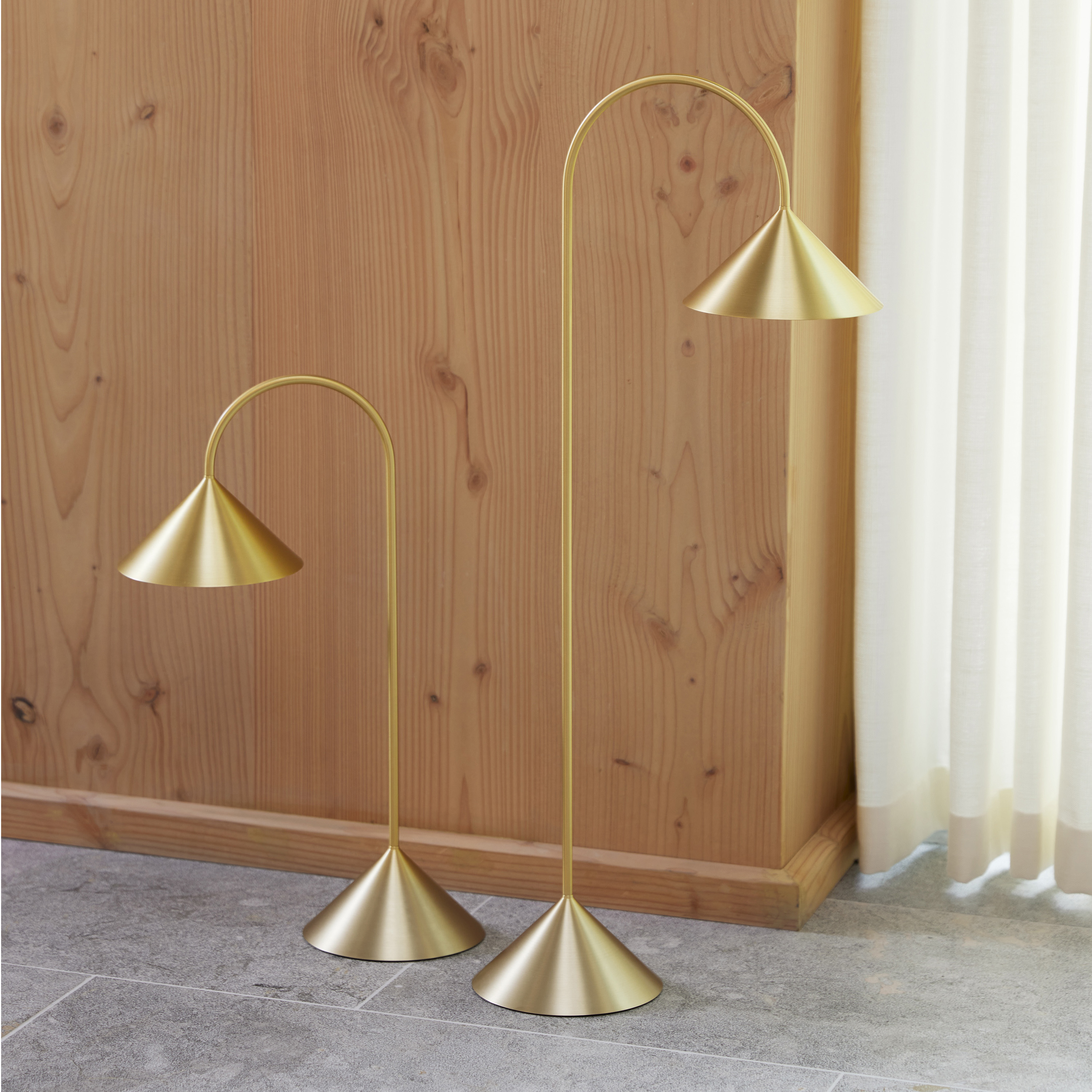 Frandsen Grasp Kannettava Pöytävalaisin Solid Brass 72cm