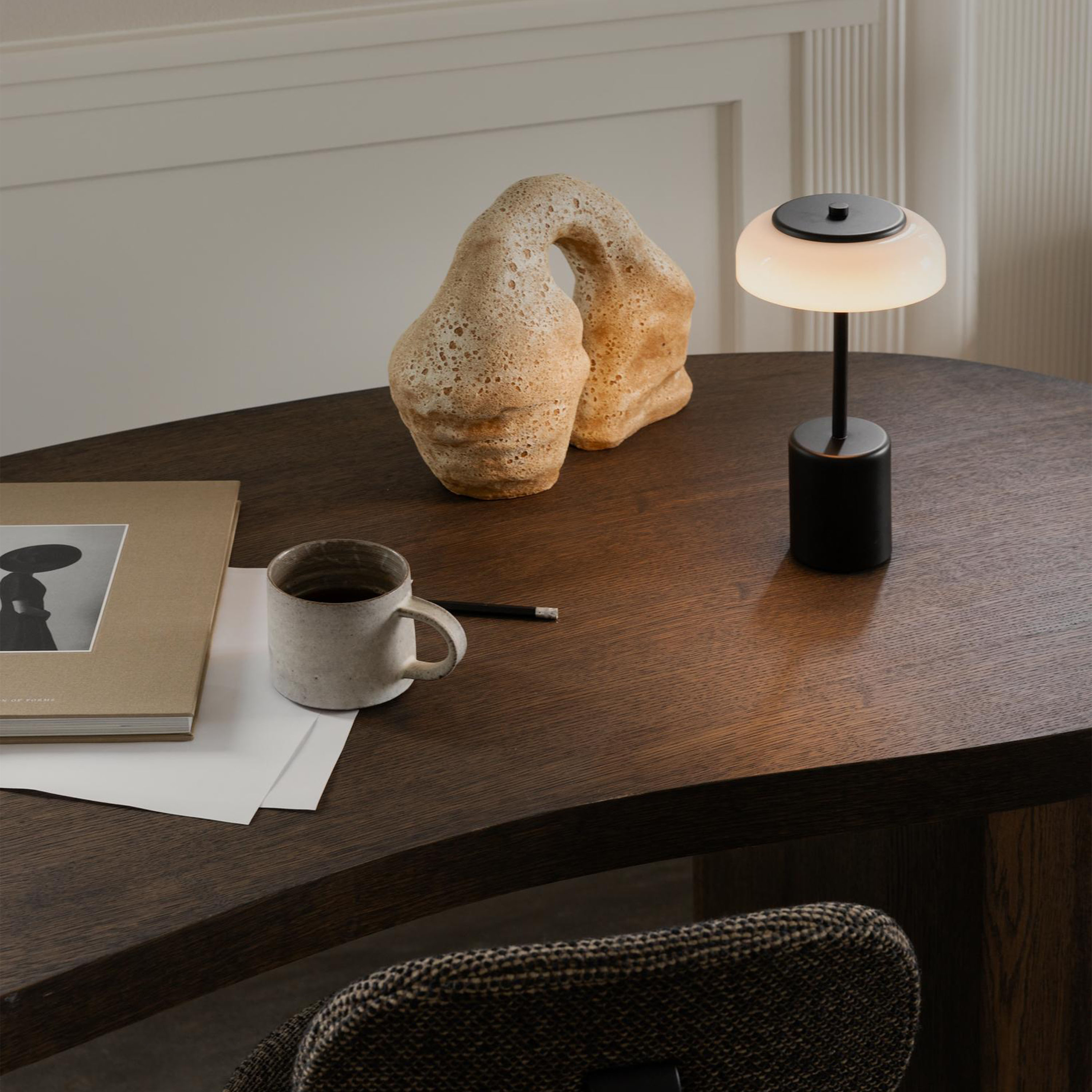 Nuura Blossi Portabel Bordslampa Black/Opal Mini