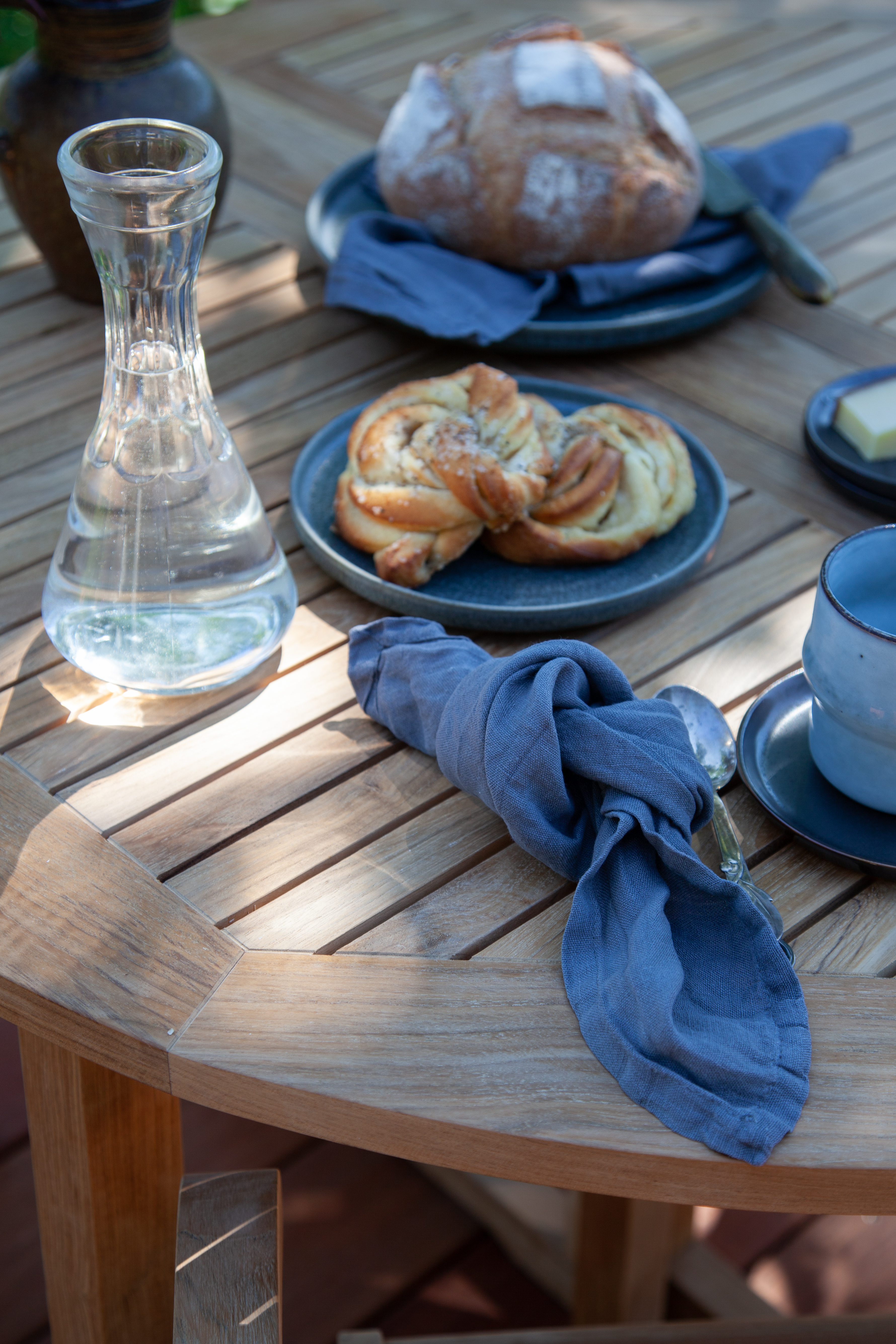 Cinas Butterfly balkongbord teak Ø110