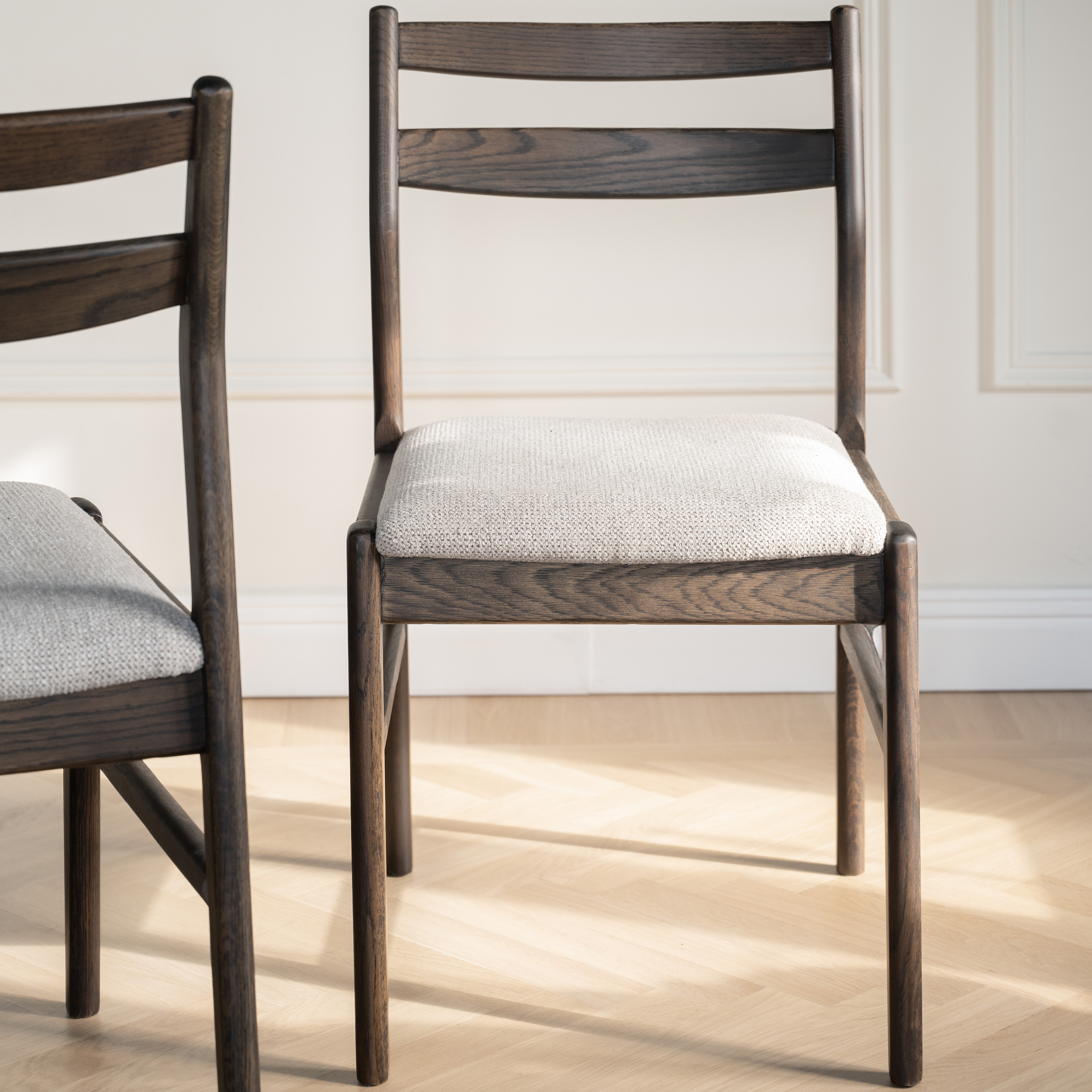 Rowico Home Kerwin Matstol Brun Ek/Ljusbeige