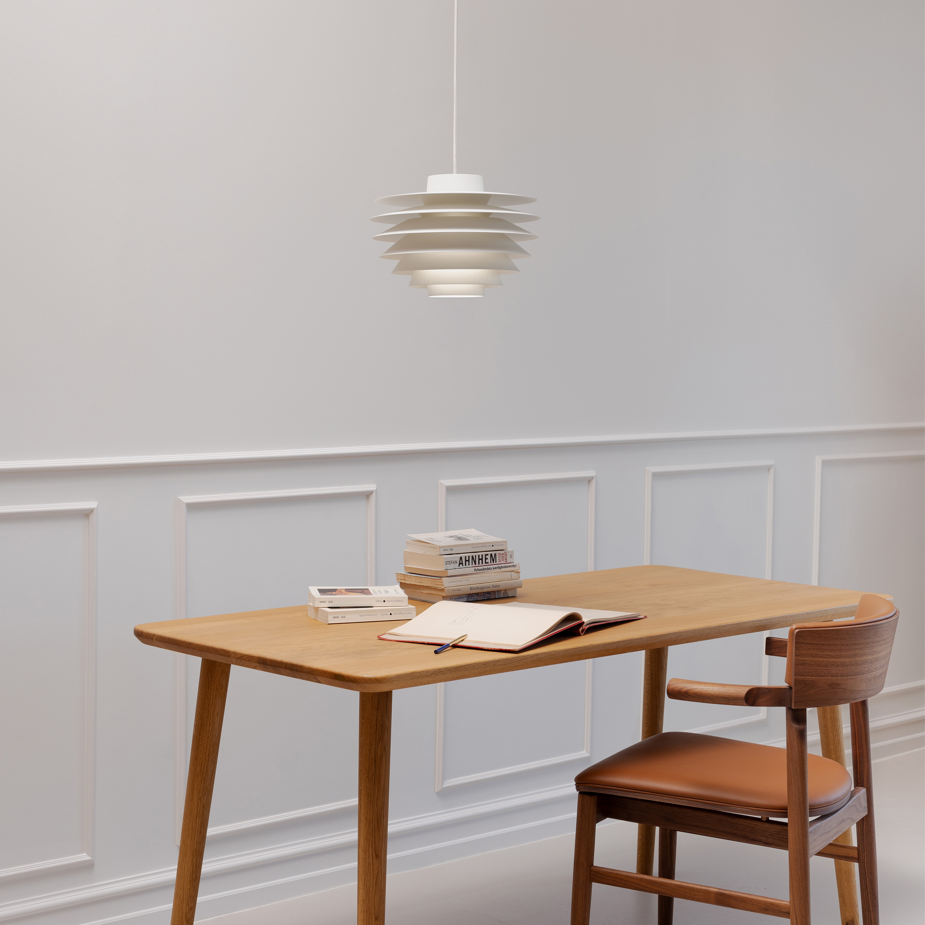 LYFA Verona Kattovalaisin Valkoinen 32cm