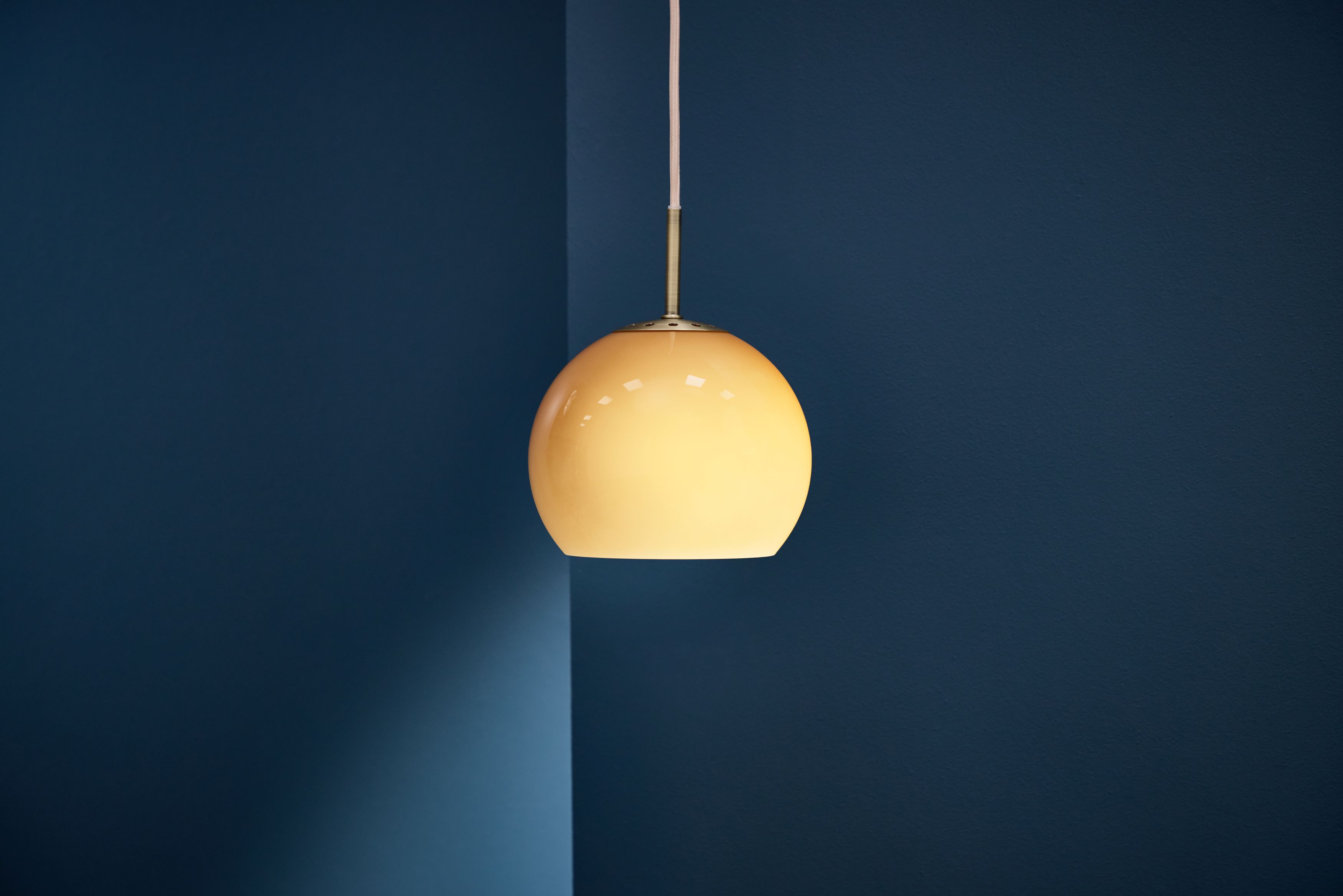 Frandsen Ball Glas Pendelleuchte Bernstein Ø18