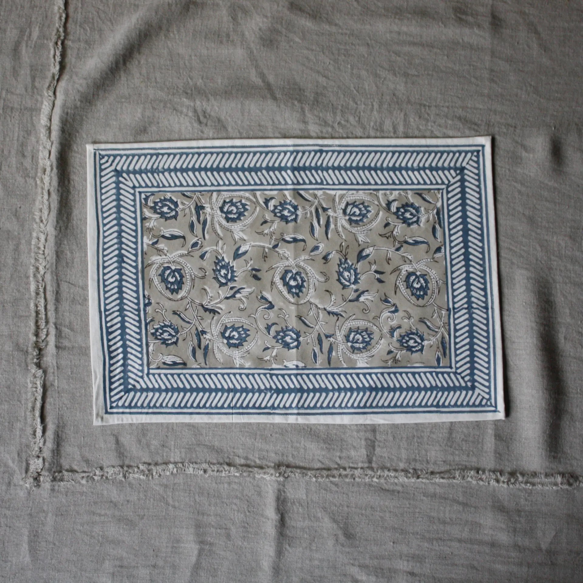 Olsson &amp; Jensen Florian Bordstablett Blå/Beige 45x32