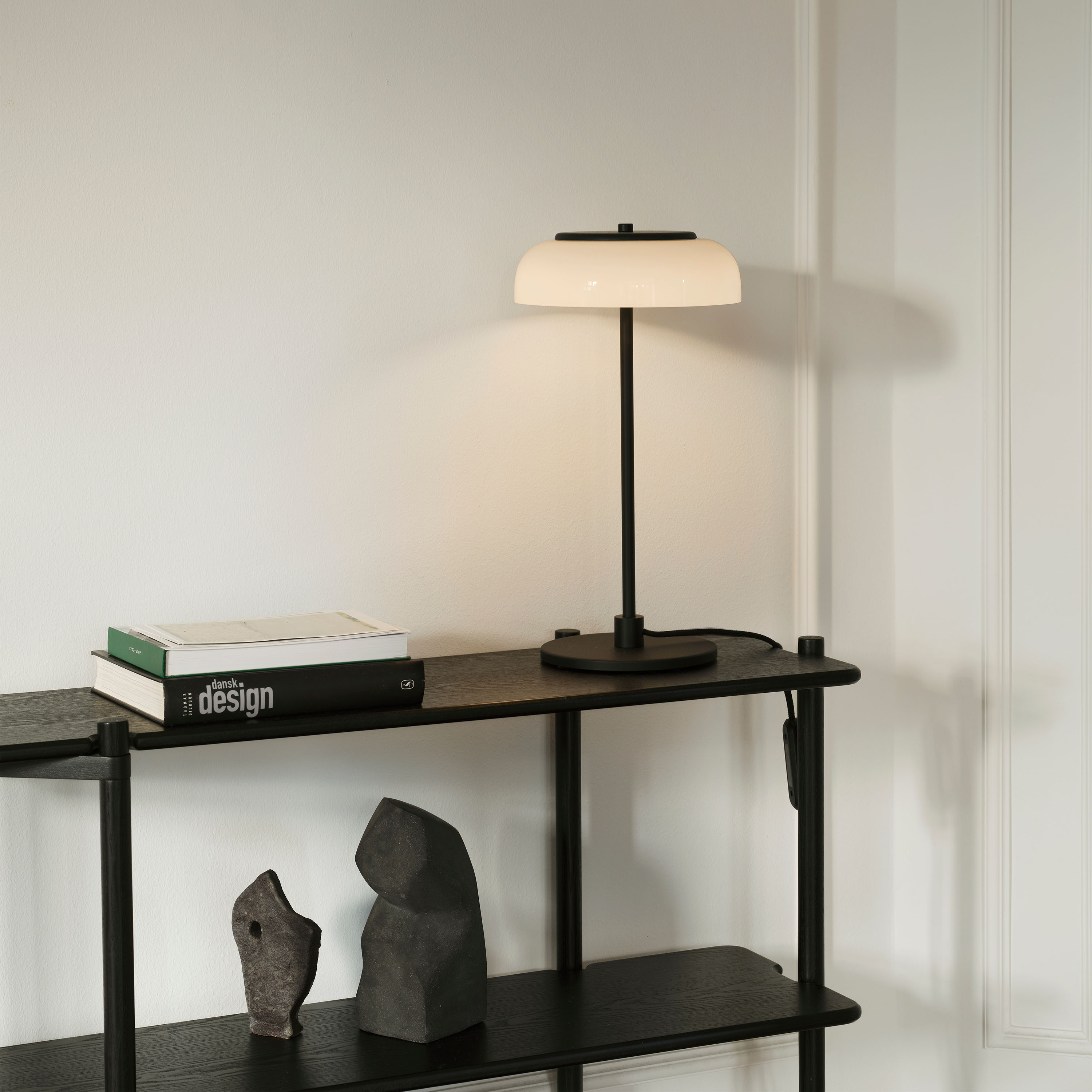 Nuura Blossi Bordslampa Black/Opal Small