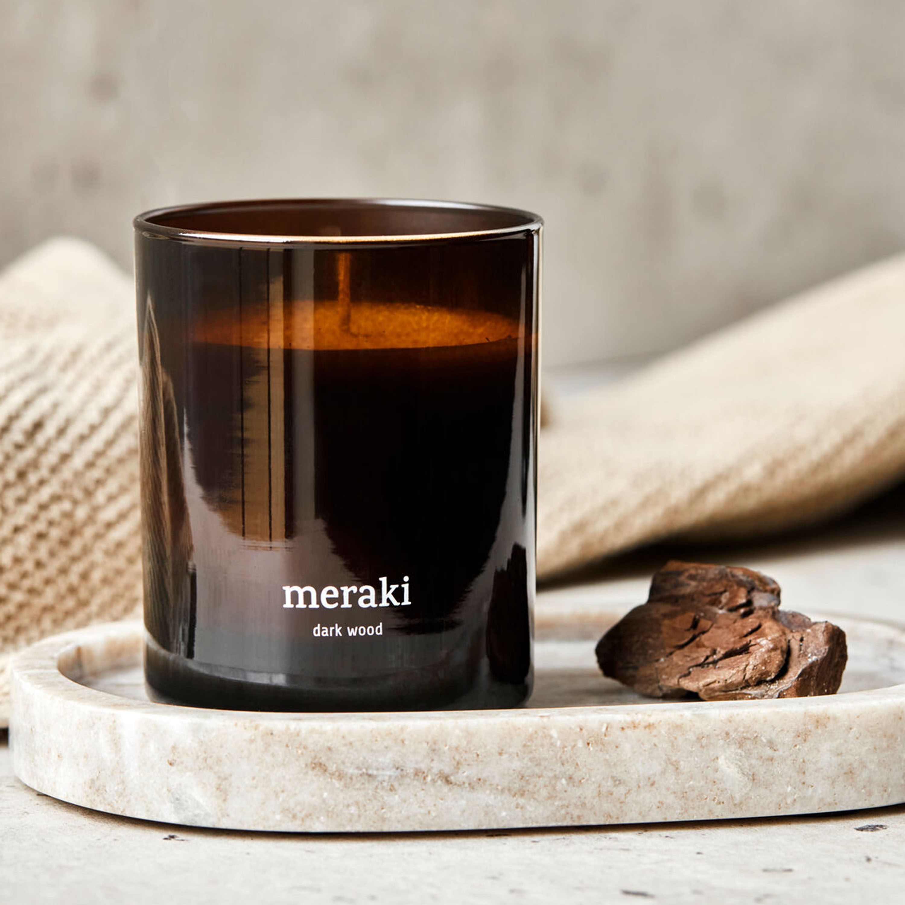 Meraki Dark Wood Duftkerze 200 g